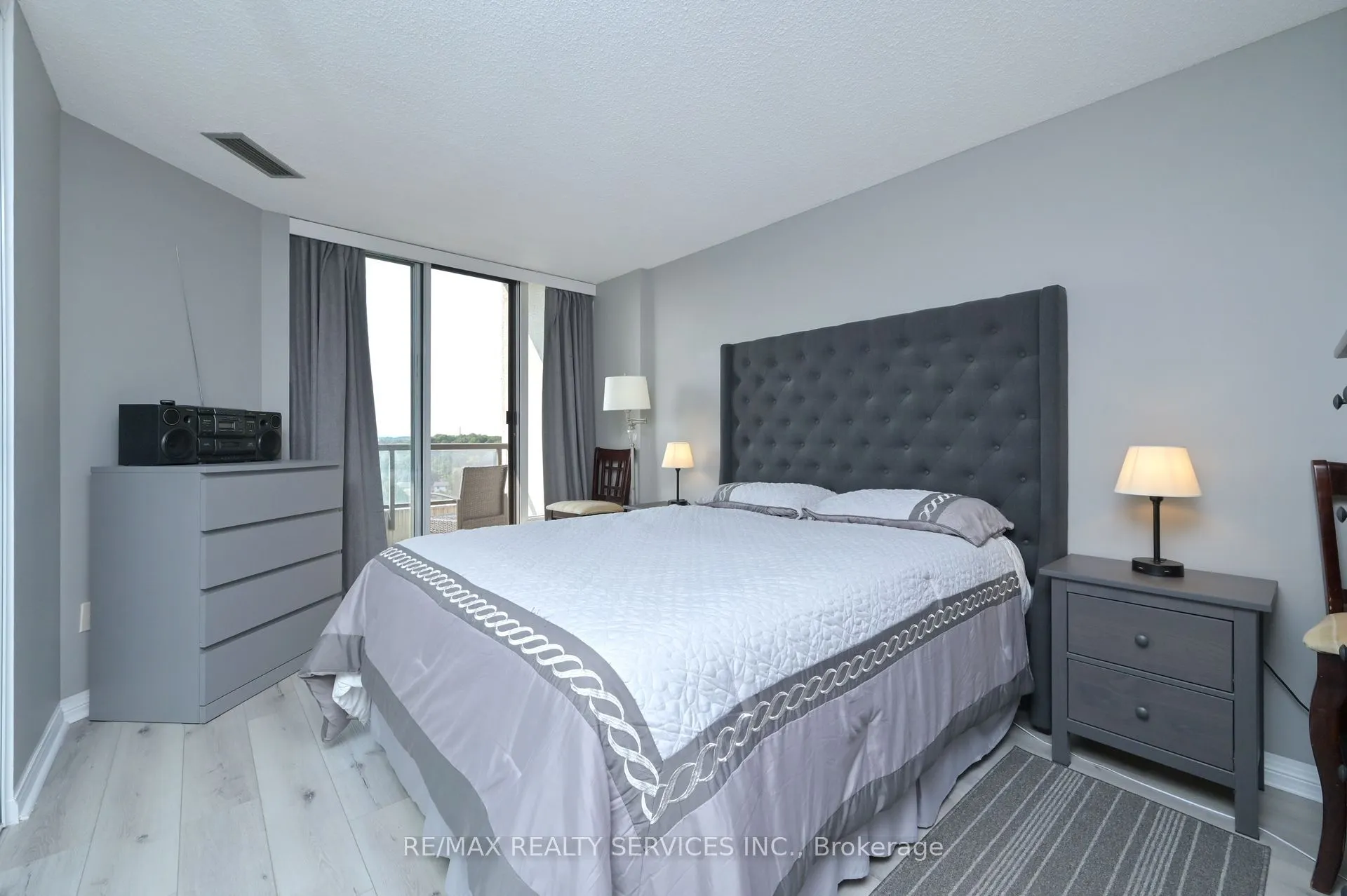 10 Laurelcrest Street, ##1210