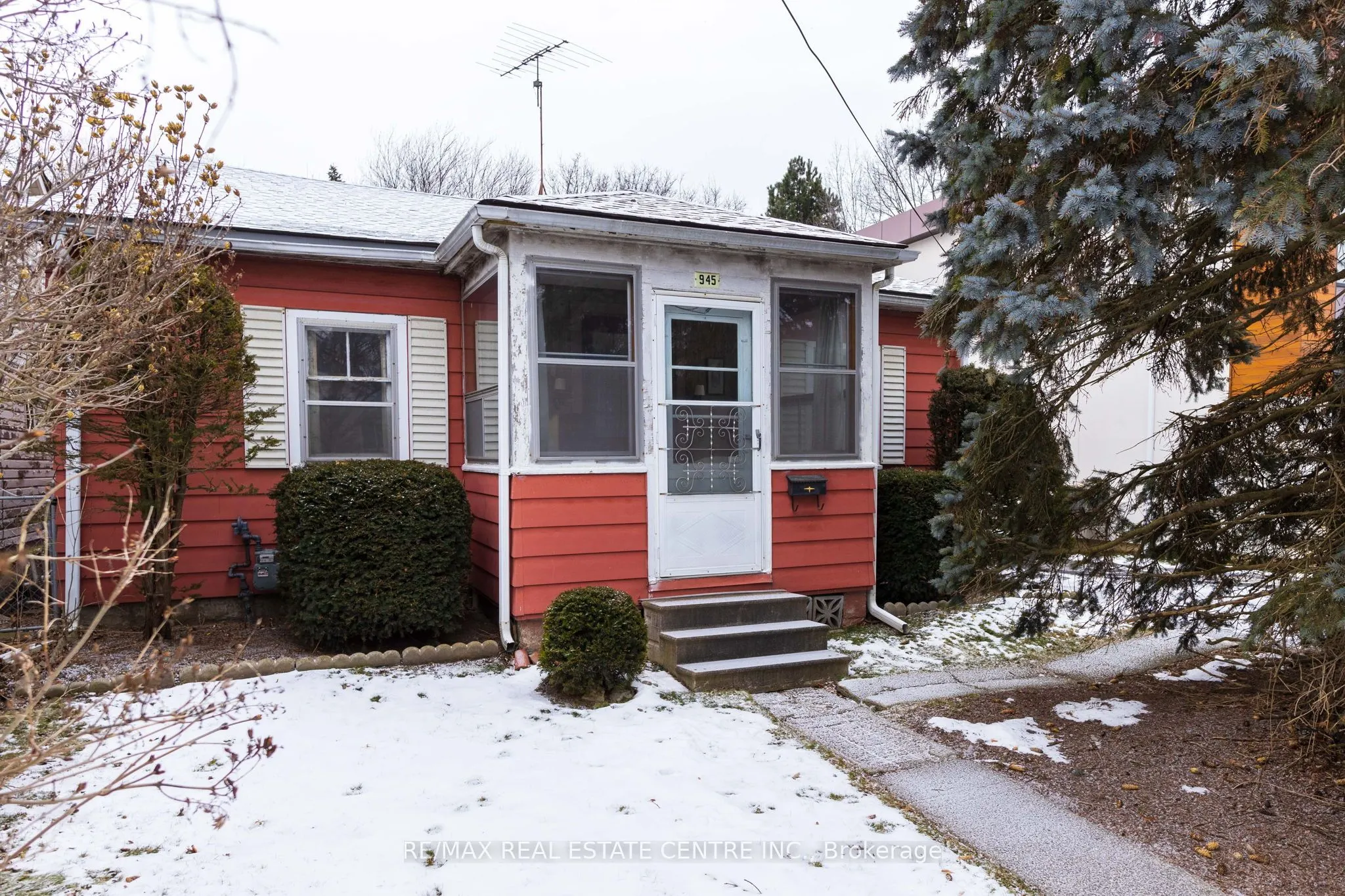 945 Beechwood Avenue
