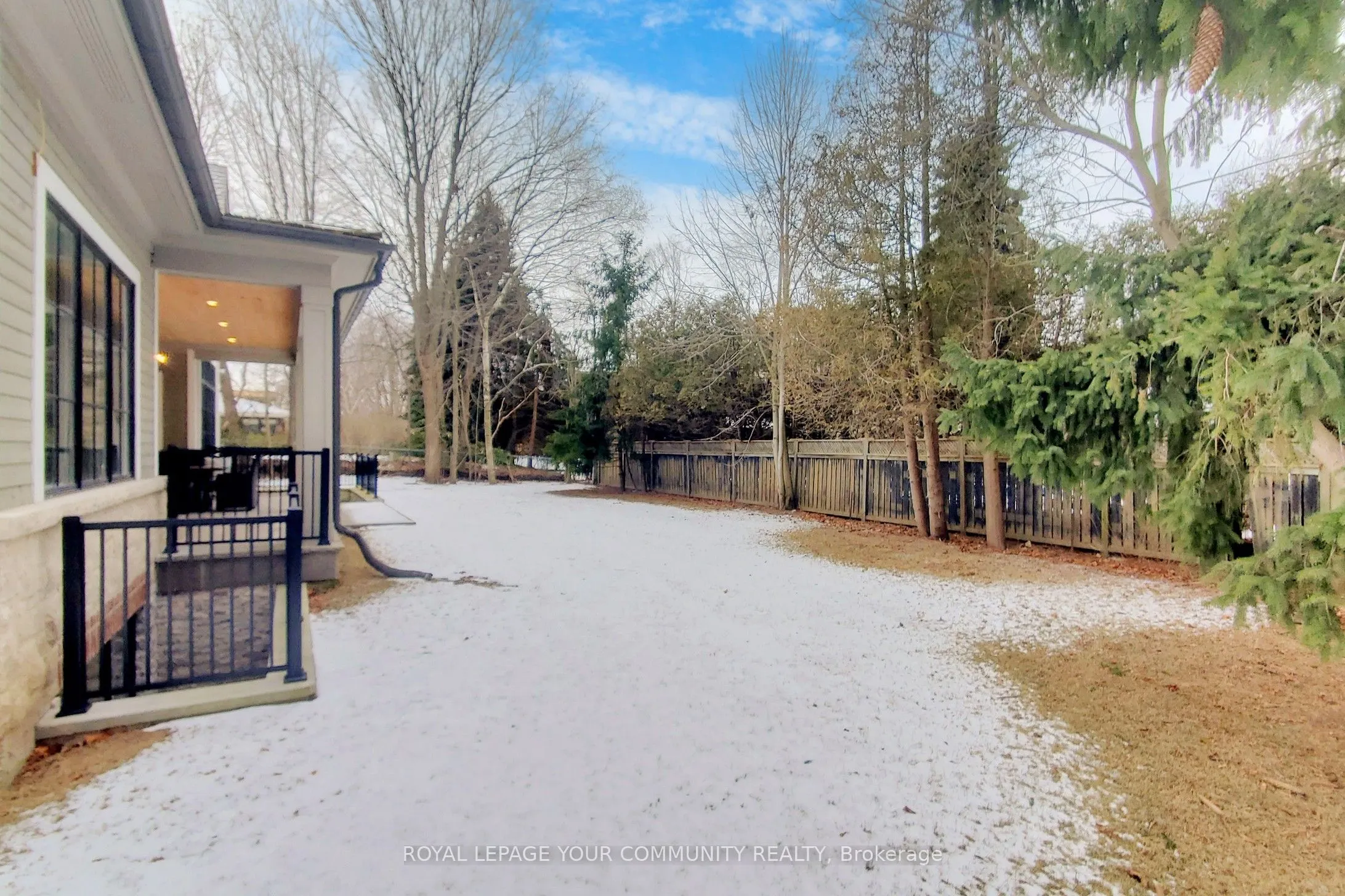 1427 Lakeshore Road W