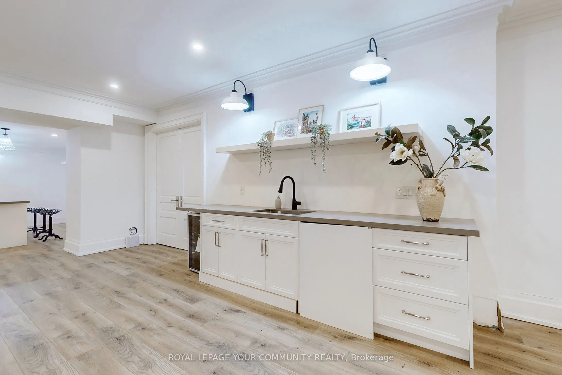 1427 Lakeshore Road W
