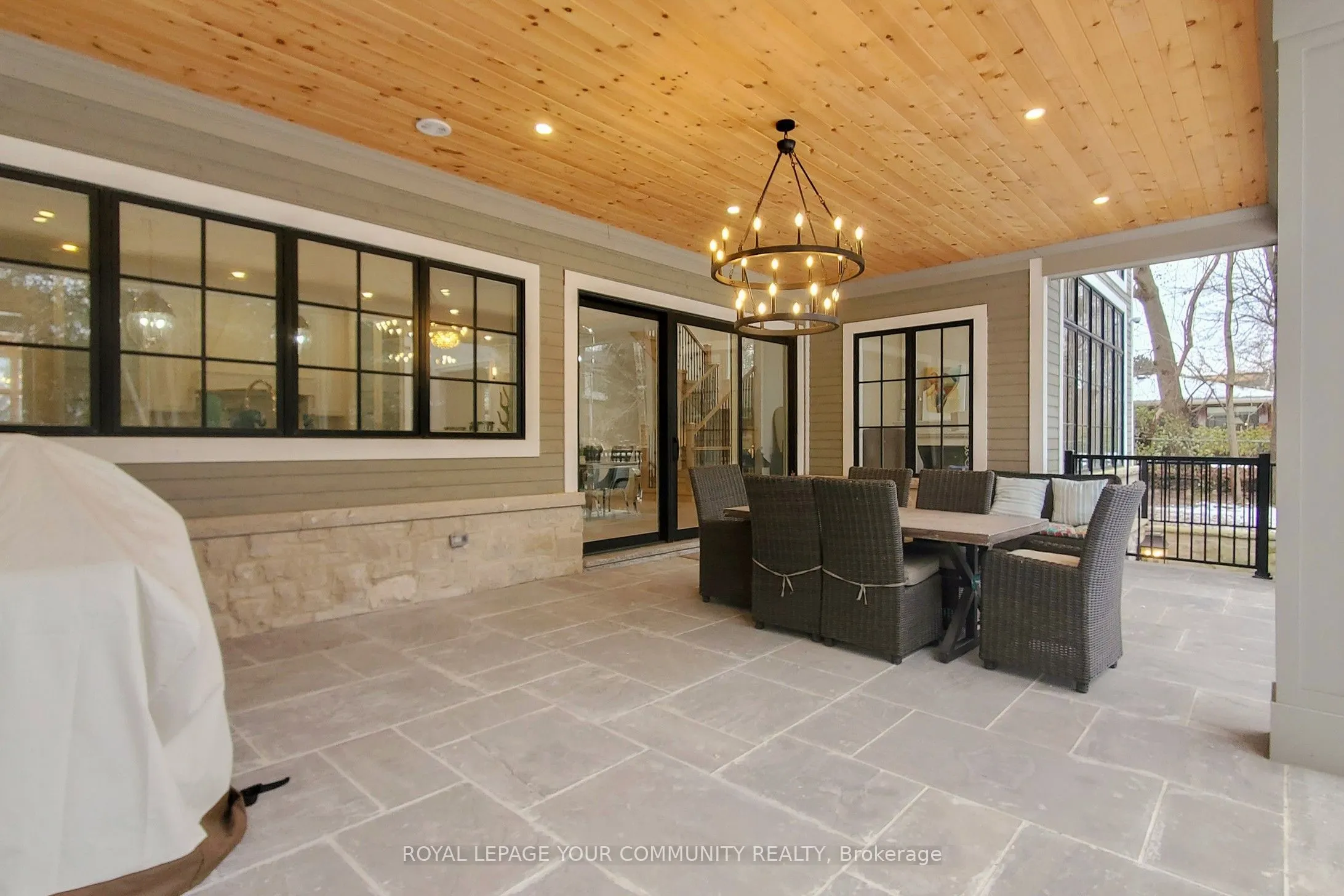 1427 Lakeshore Road W