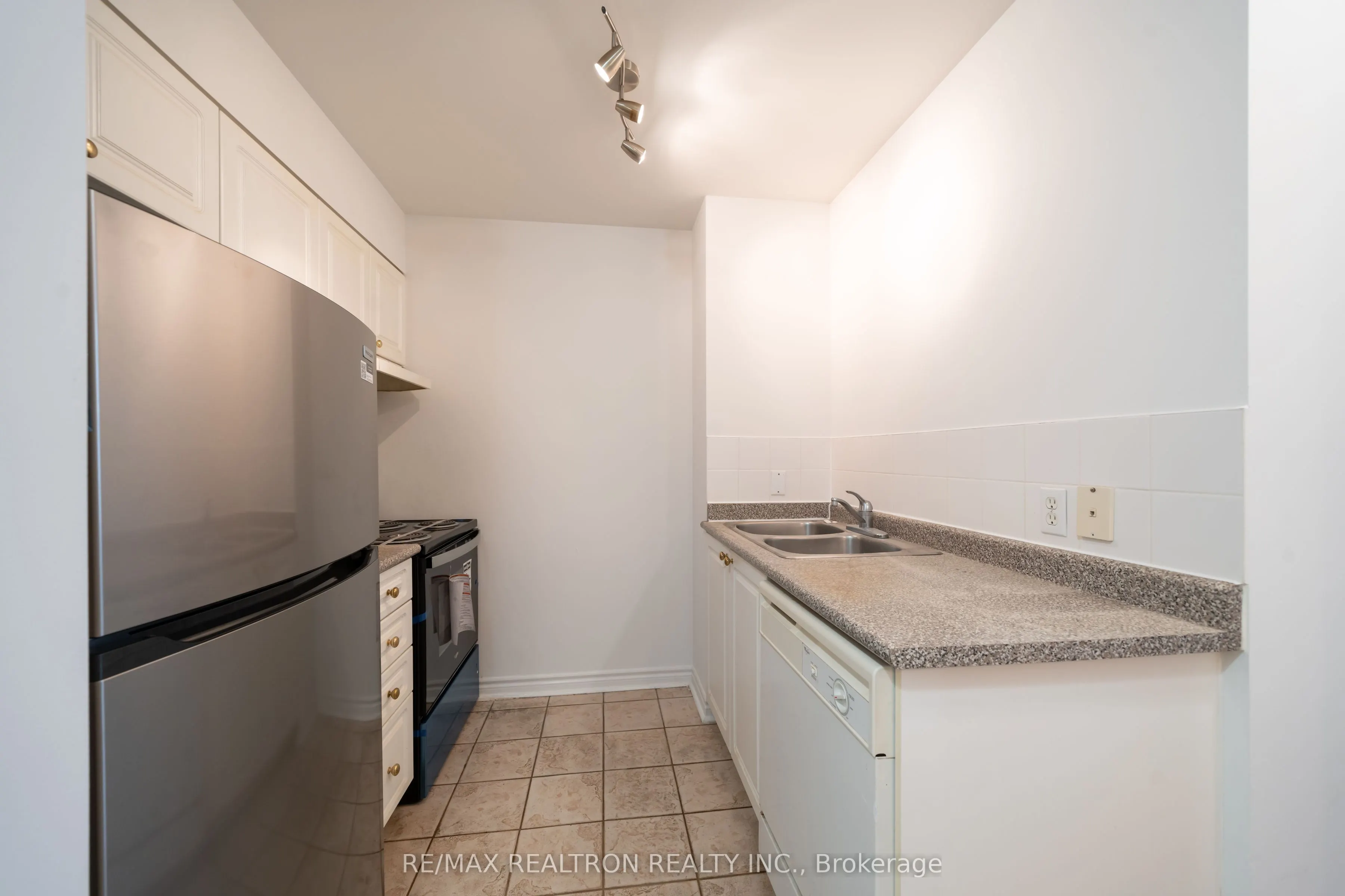 1401 Dupont Street, #114