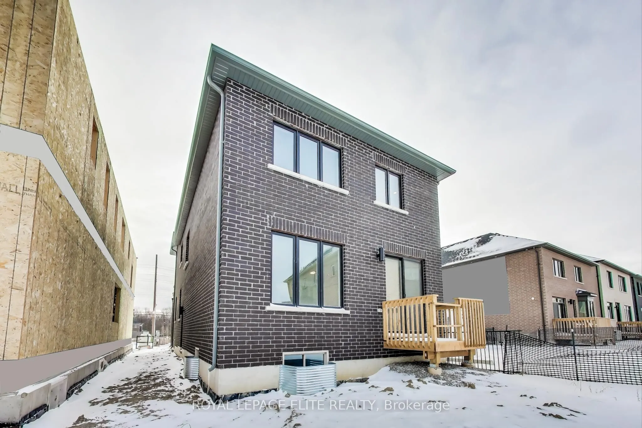 10 STRATFORD Drive S