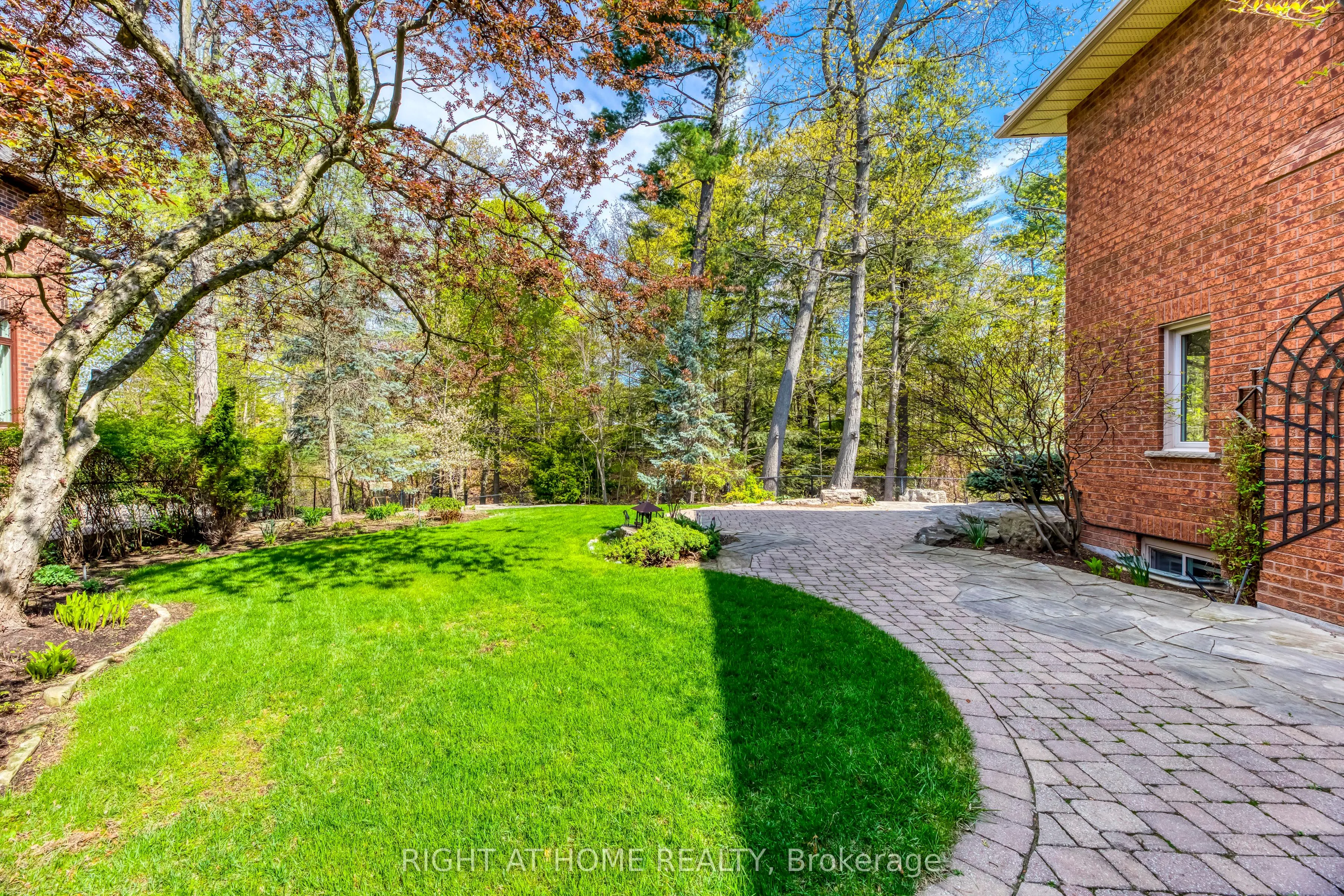 2175 Oneida Court