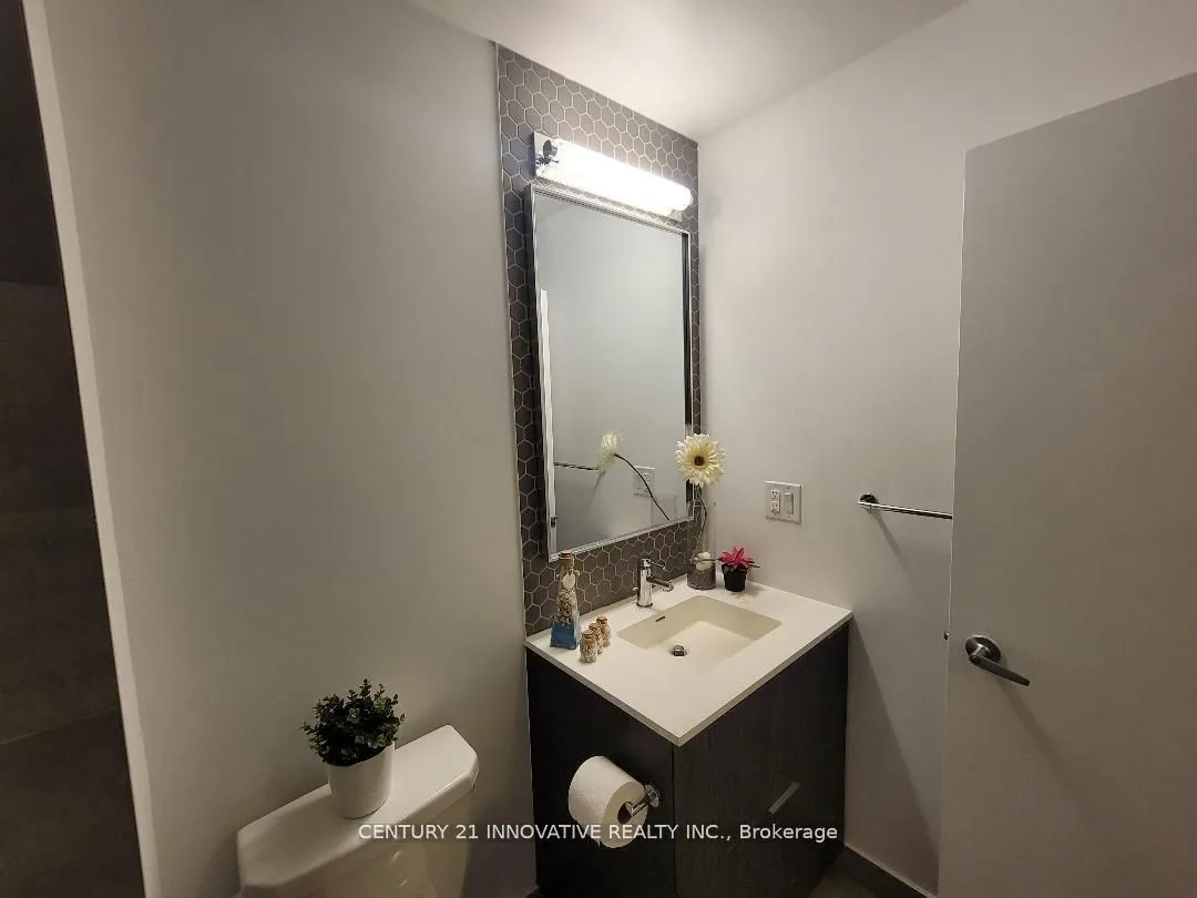 2520 Eglinton Avenue W, #1016