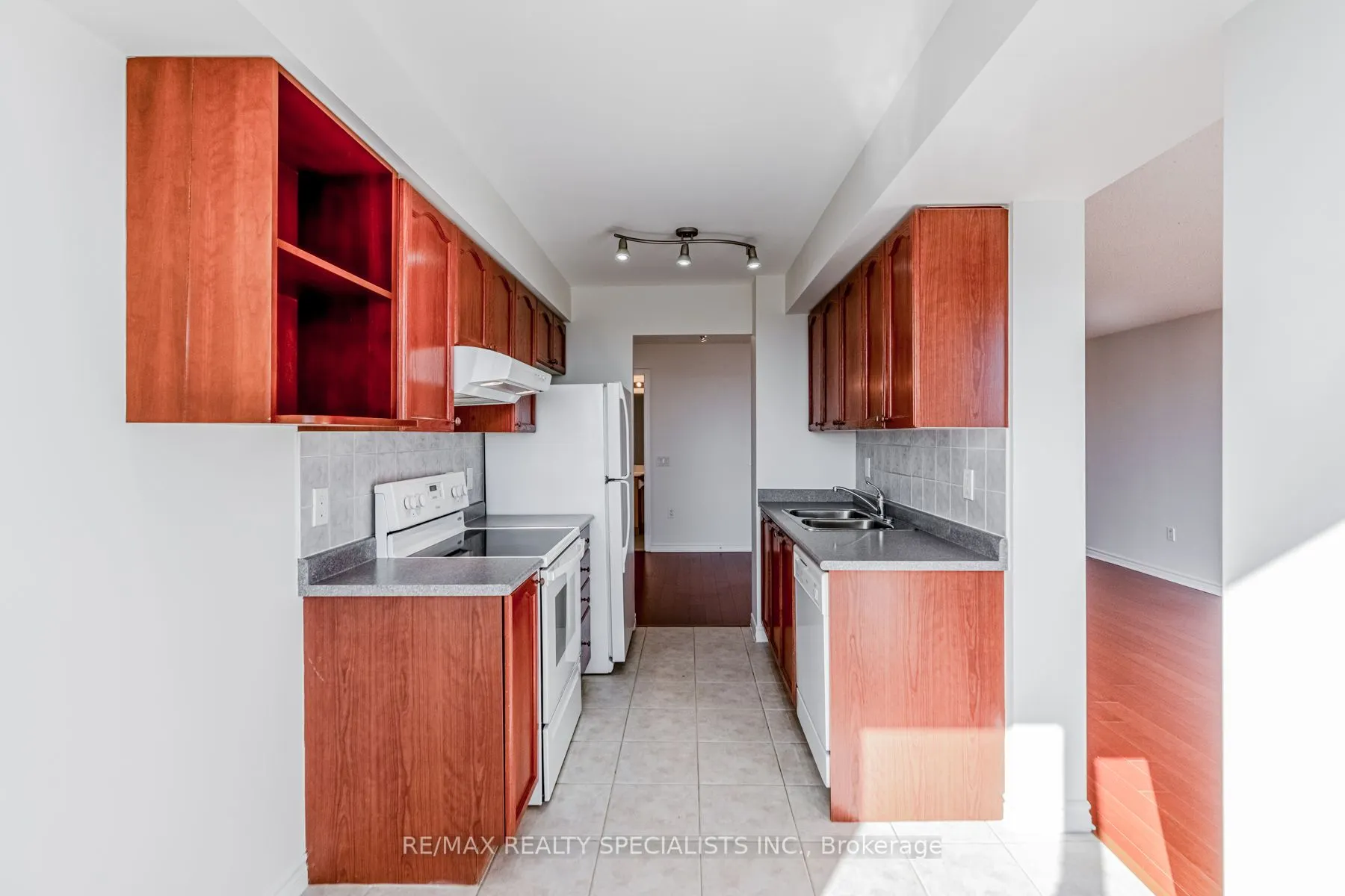 55 Strathaven Drive W #2011