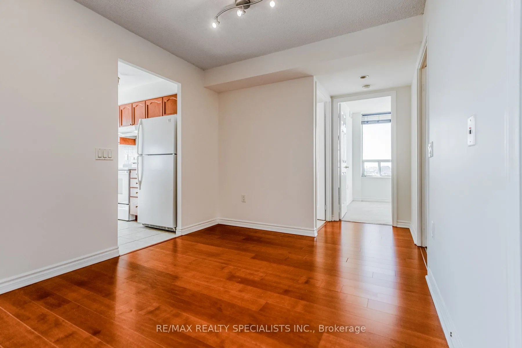 55 Strathaven Drive W #2011