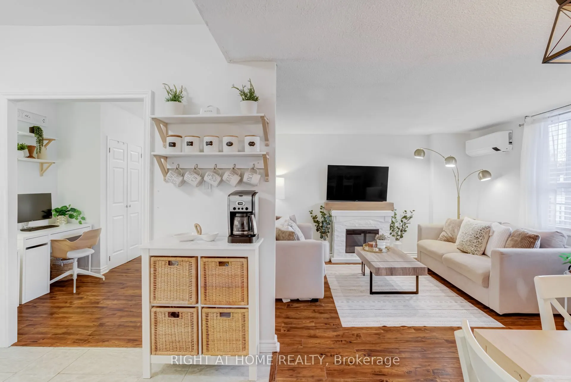 49 Queen Street E, #101
