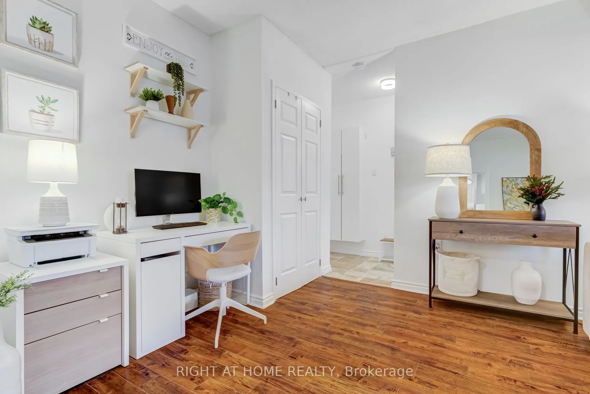 49 Queen Street E, #101