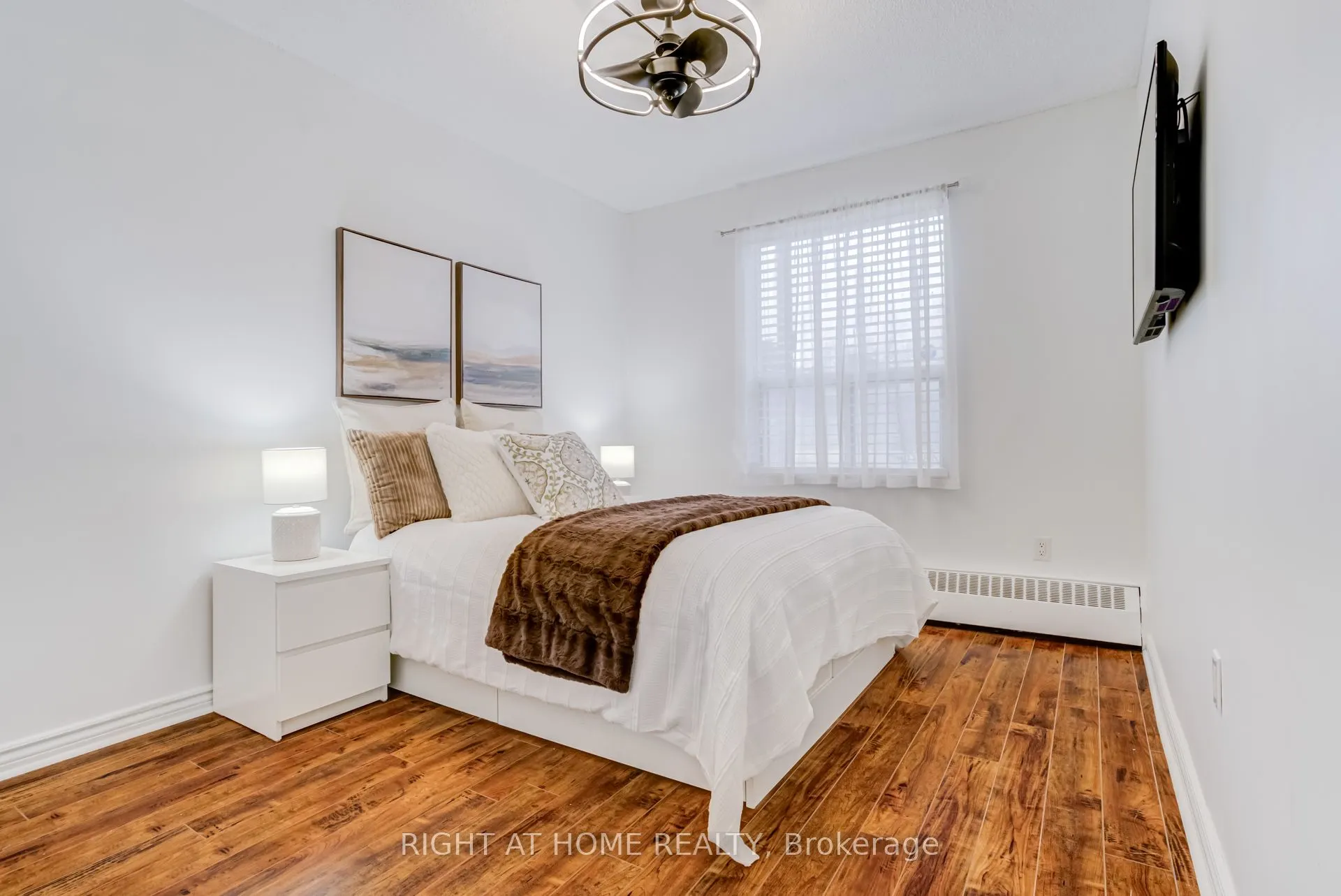 49 Queen Street E, #101