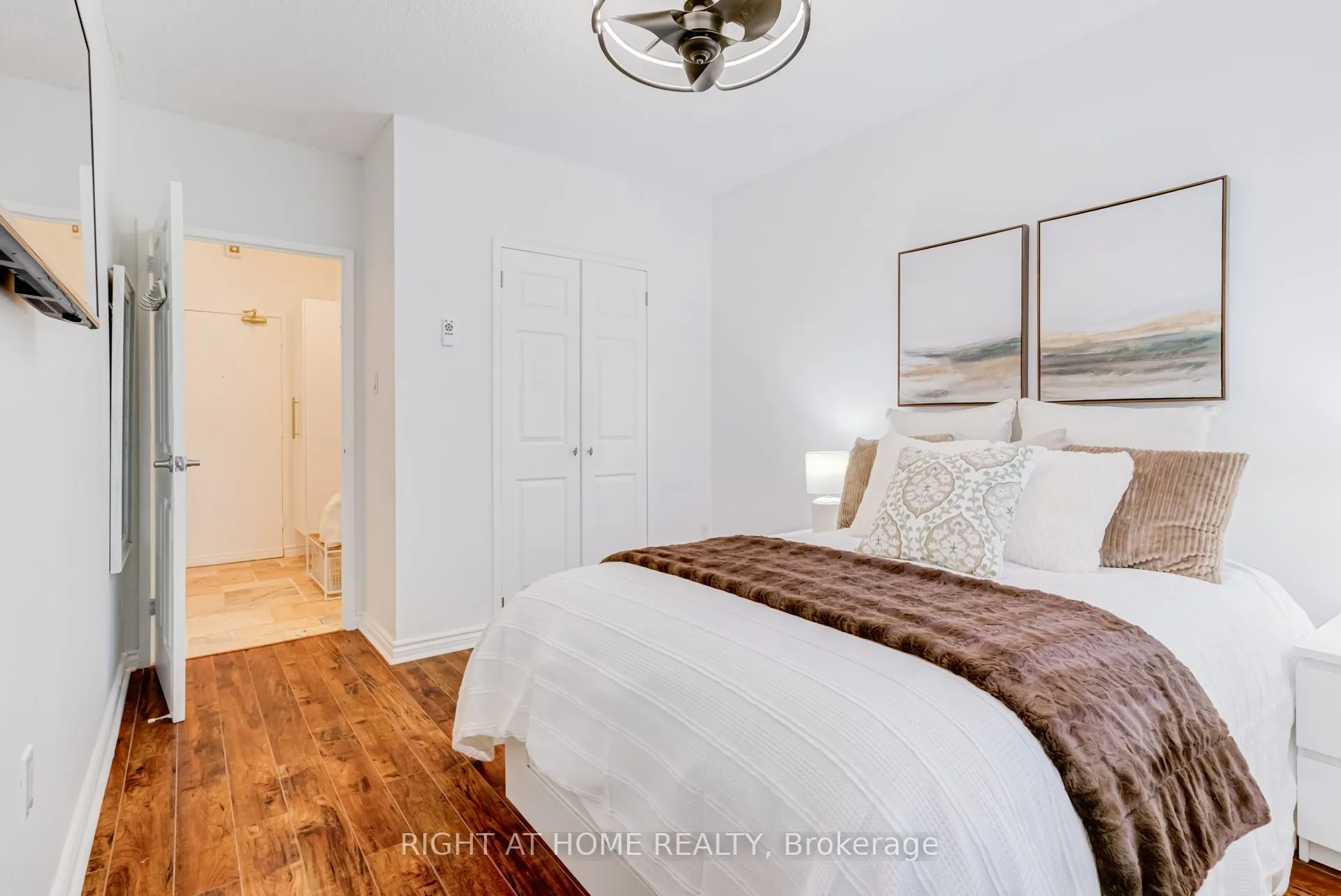 49 Queen Street E, #101