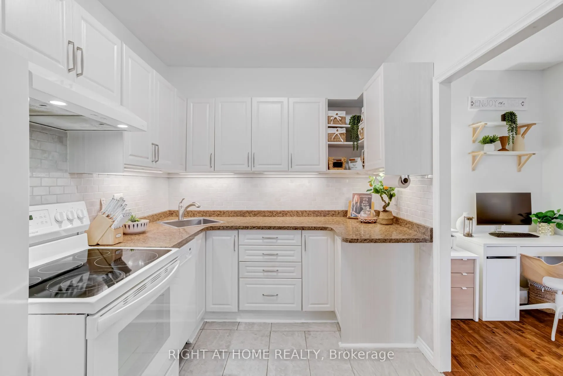 49 Queen Street E, #101