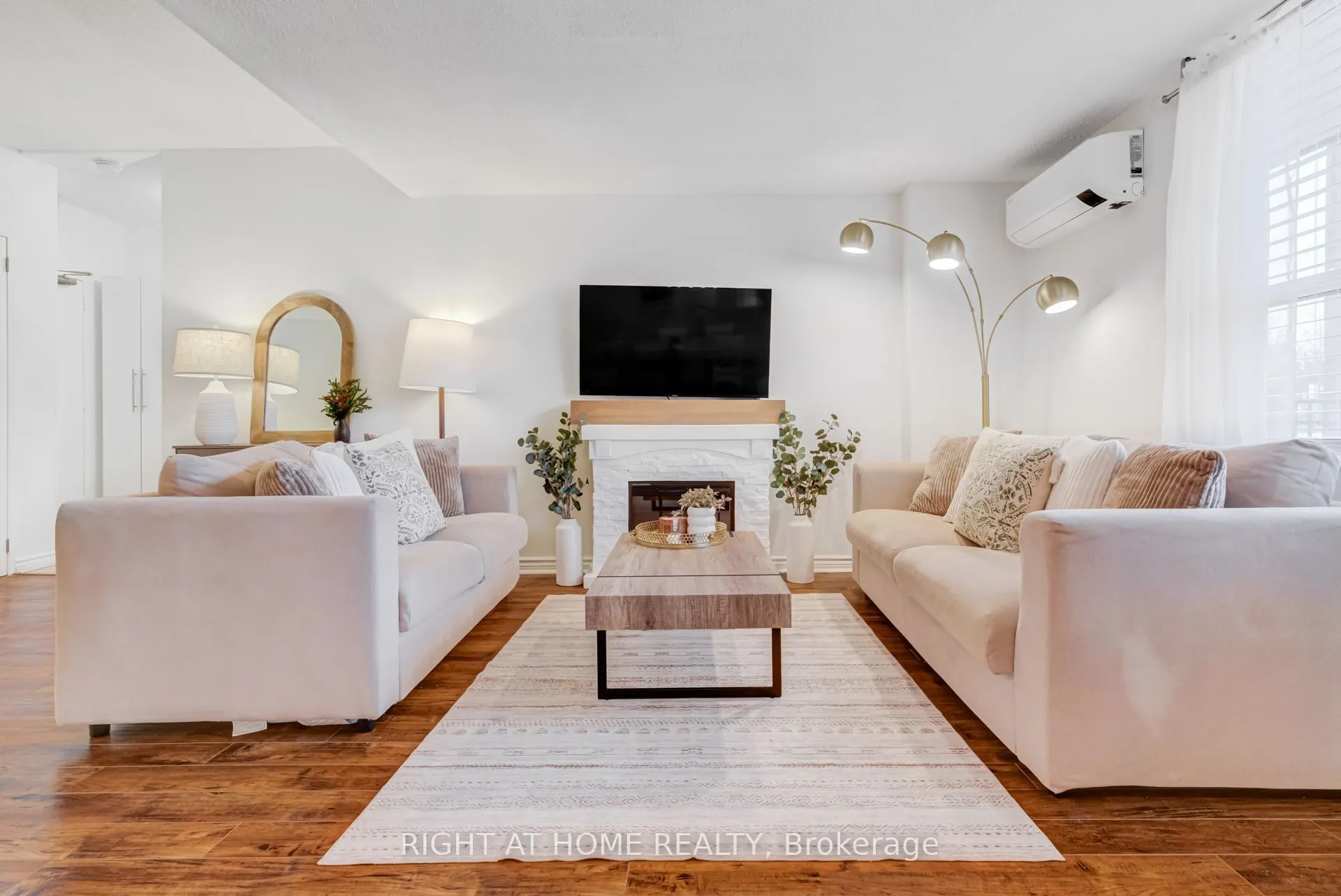 49 Queen Street E, #101