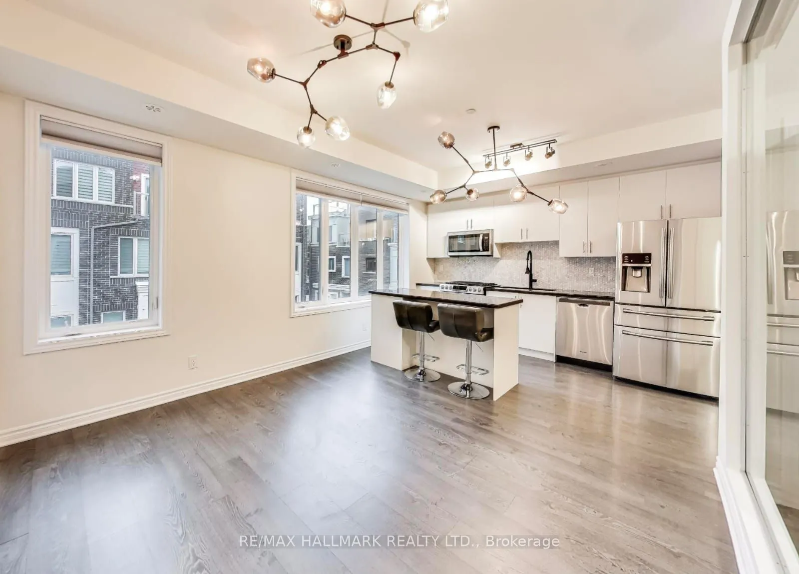 85 Eastwood Park Gardens, #22