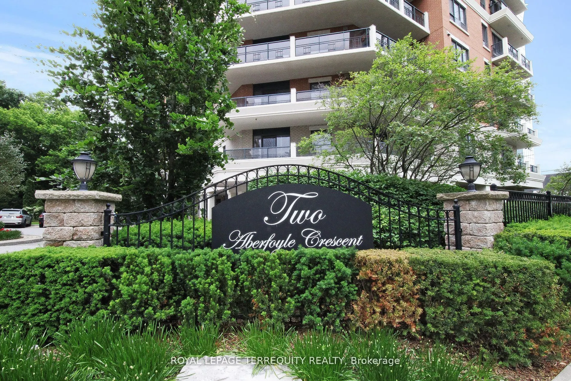 2 Aberfoyle Crescent, #1201