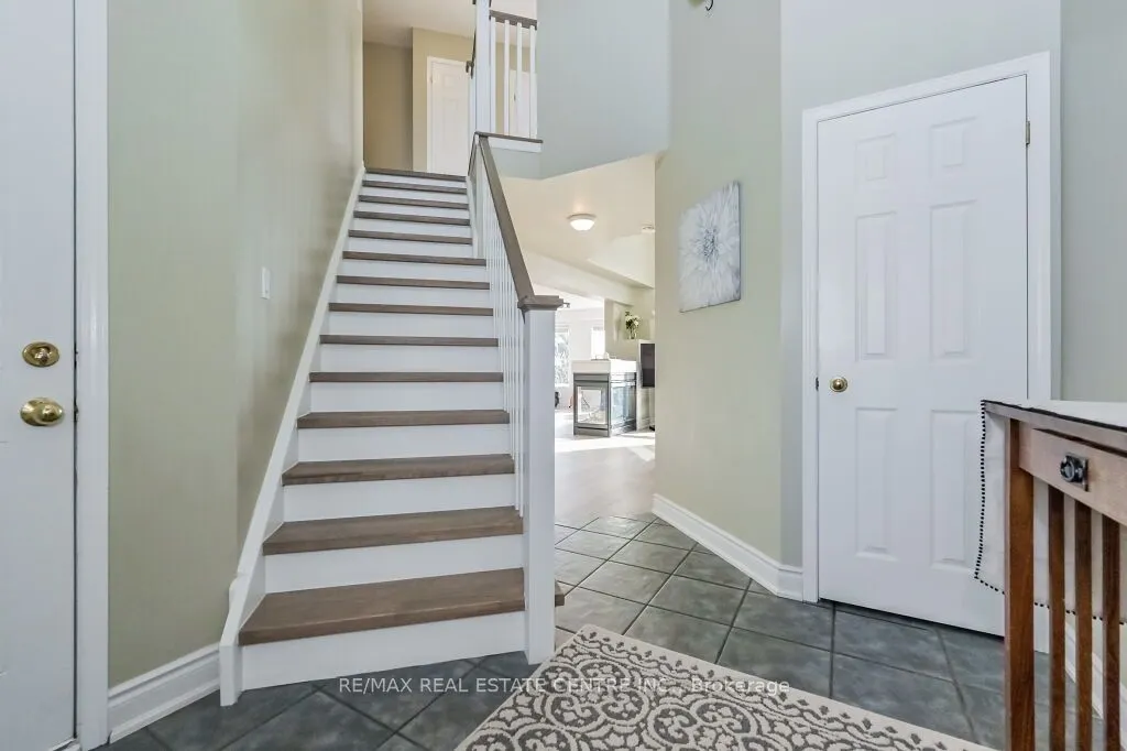 93 Biscayne Crescent
