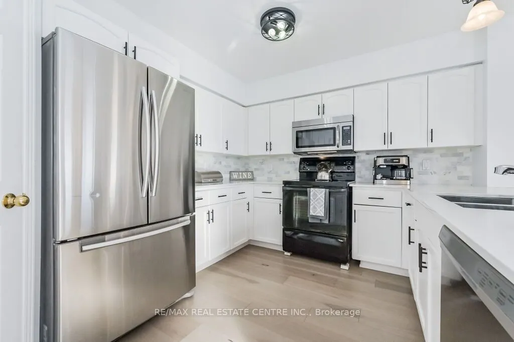 93 Biscayne Crescent