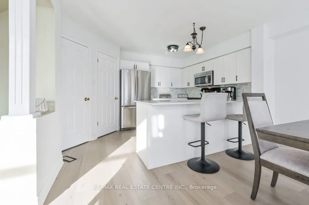 93 Biscayne Crescent