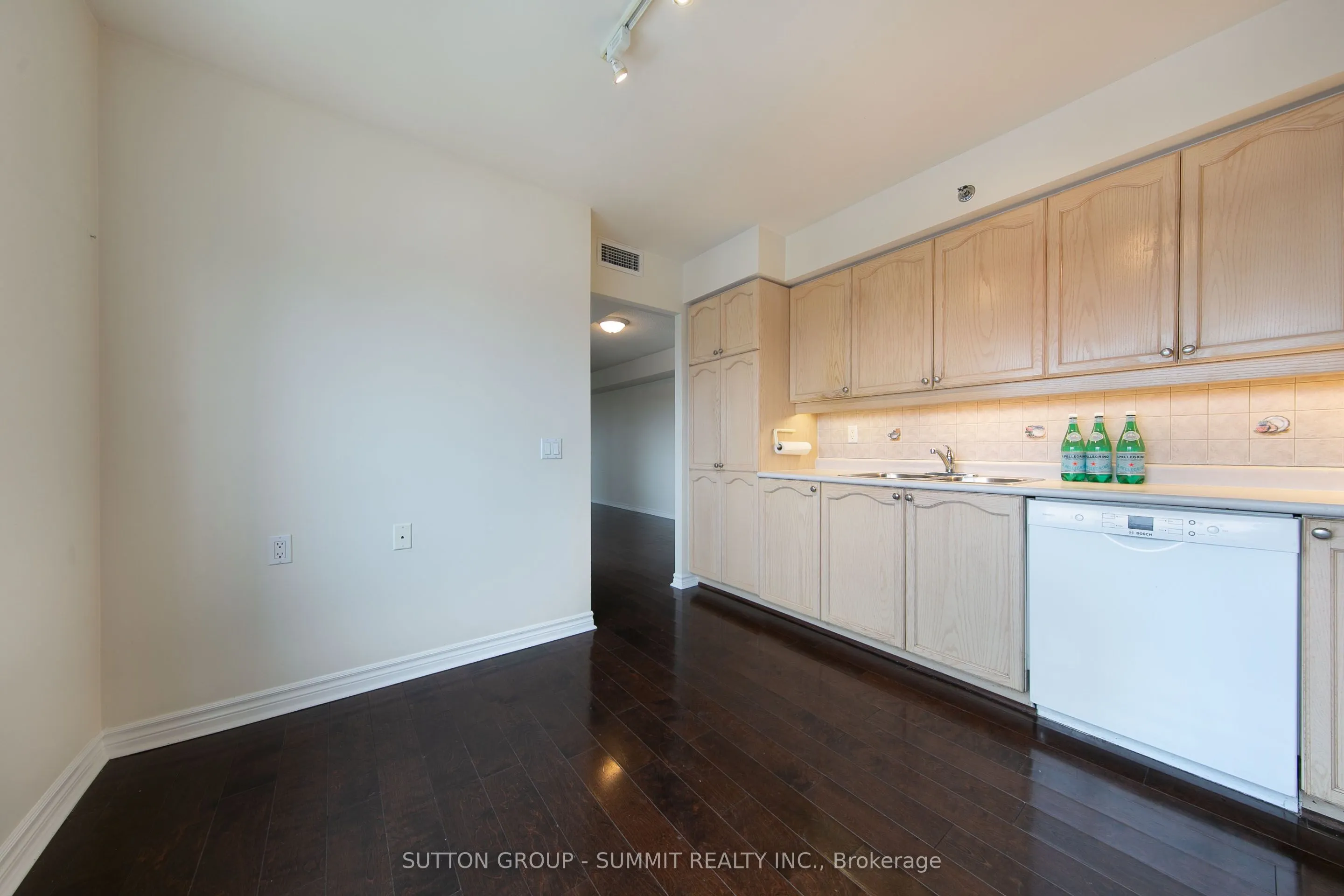 4640 Kimbermount Avenue S, #708