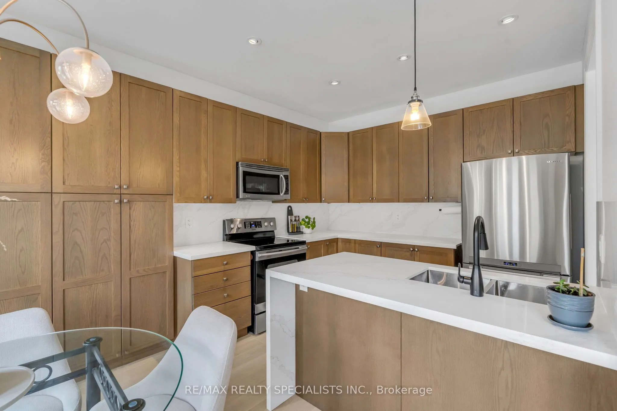 192 Giddings Crescent