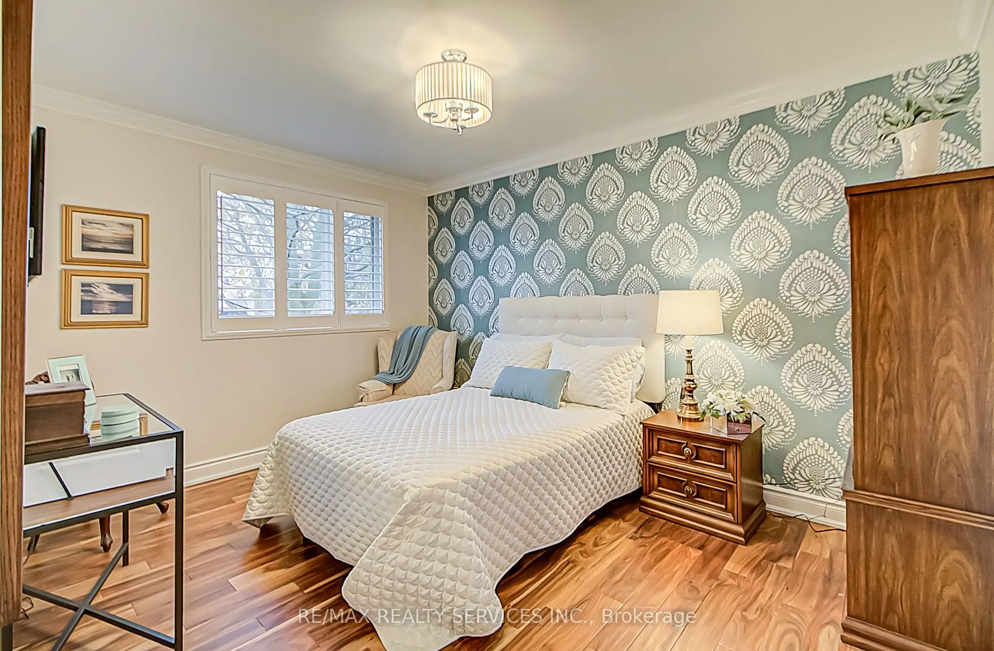 4 Ridgetop Avenue