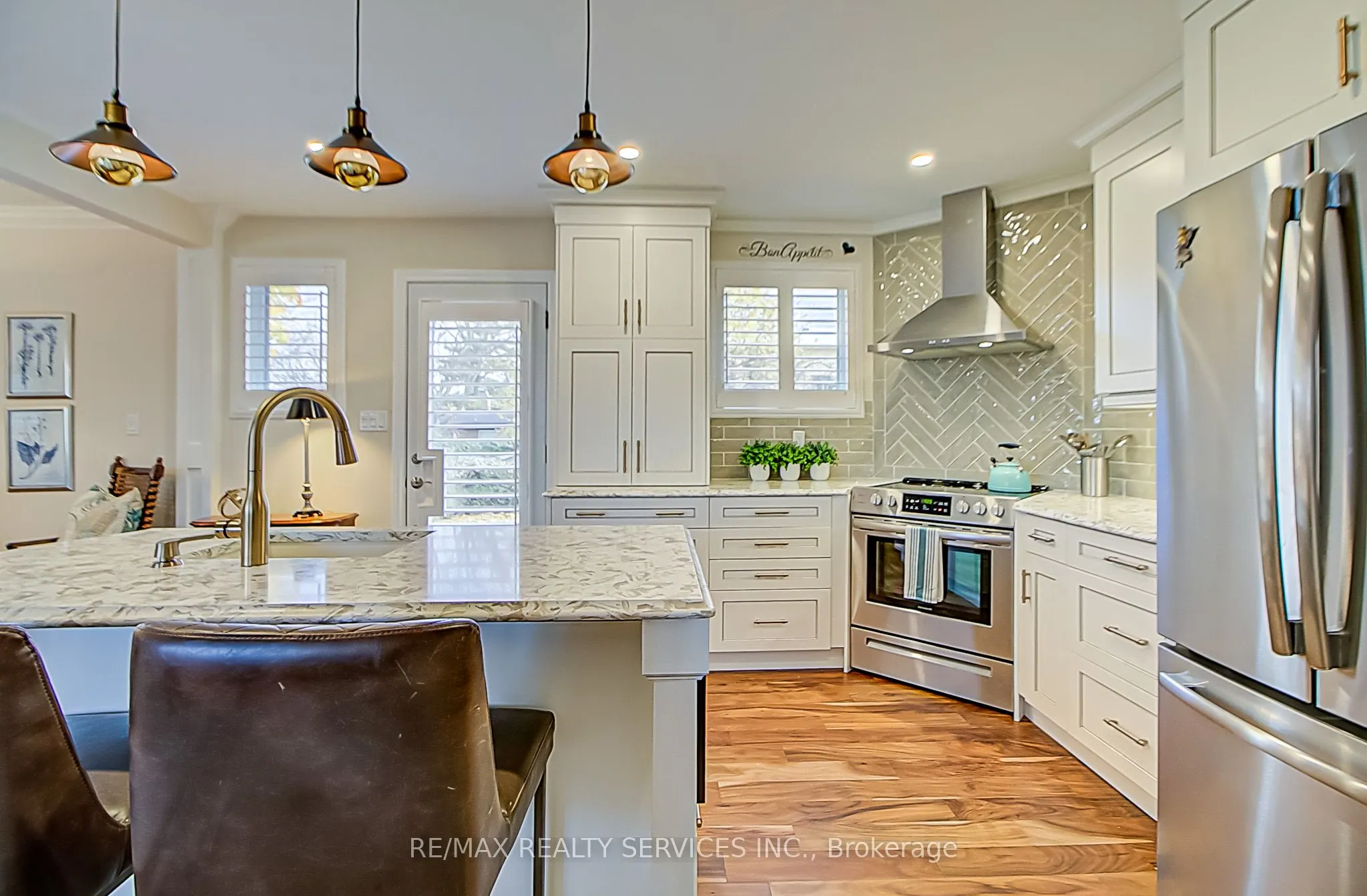 4 Ridgetop Avenue