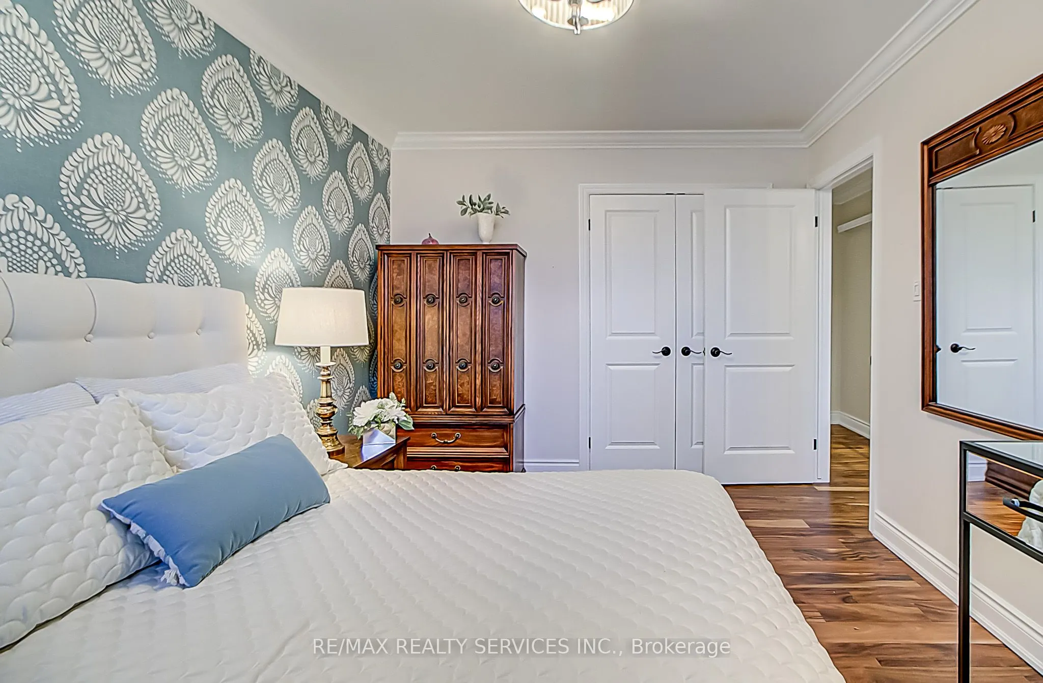4 Ridgetop Avenue