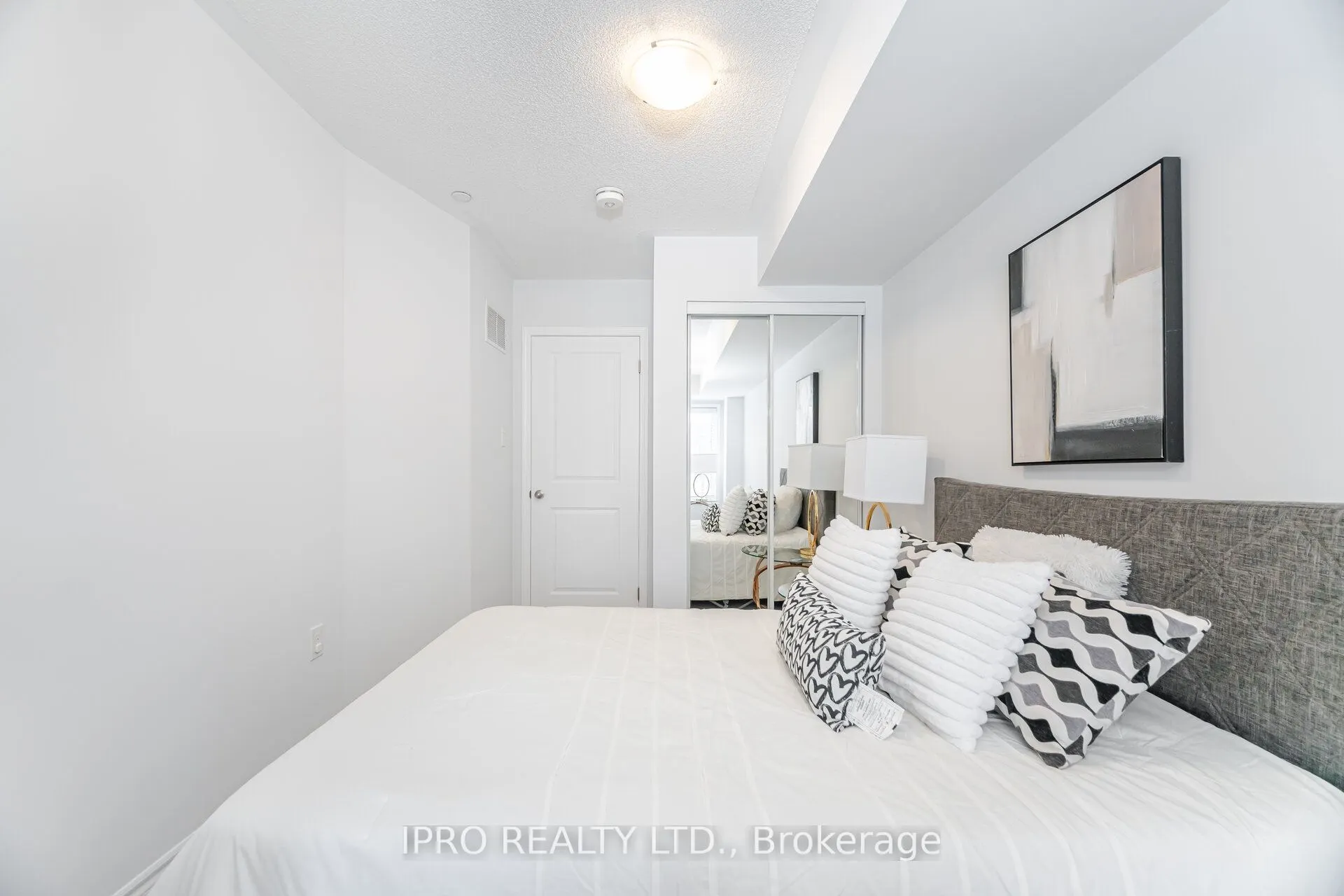 1150 Stroud Lane, #4