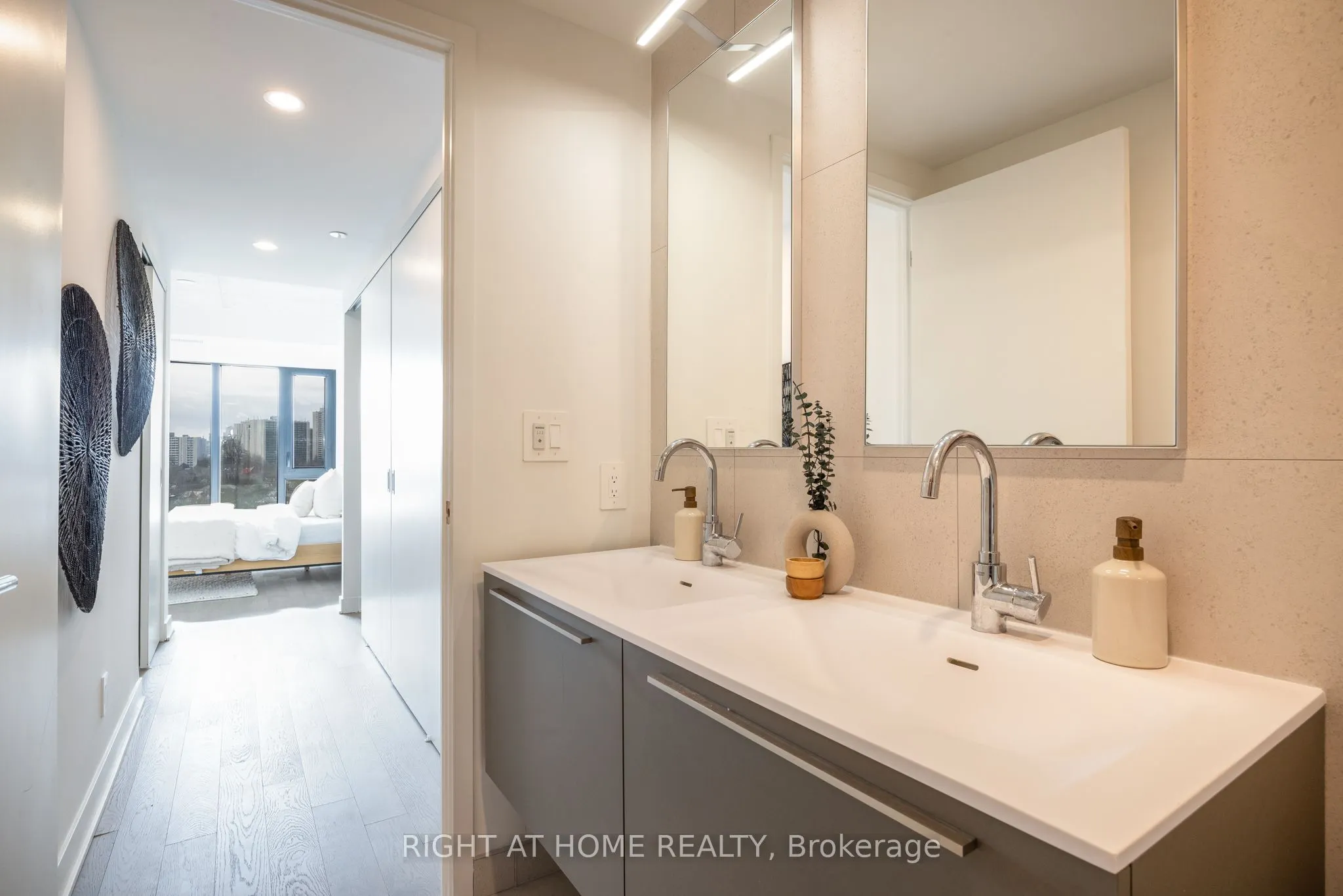 2720 Dundas Street W #607