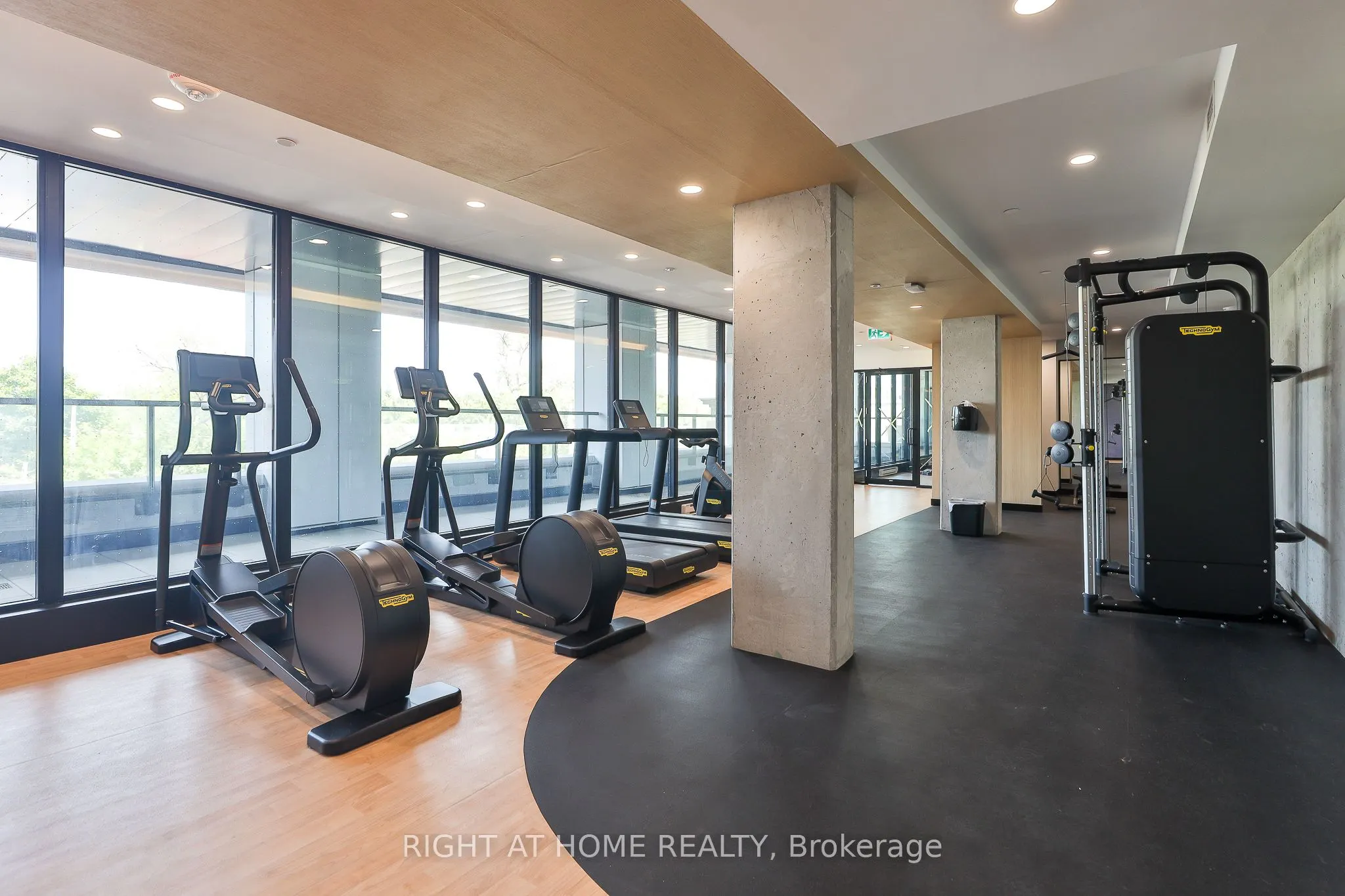 2720 Dundas Street W #607