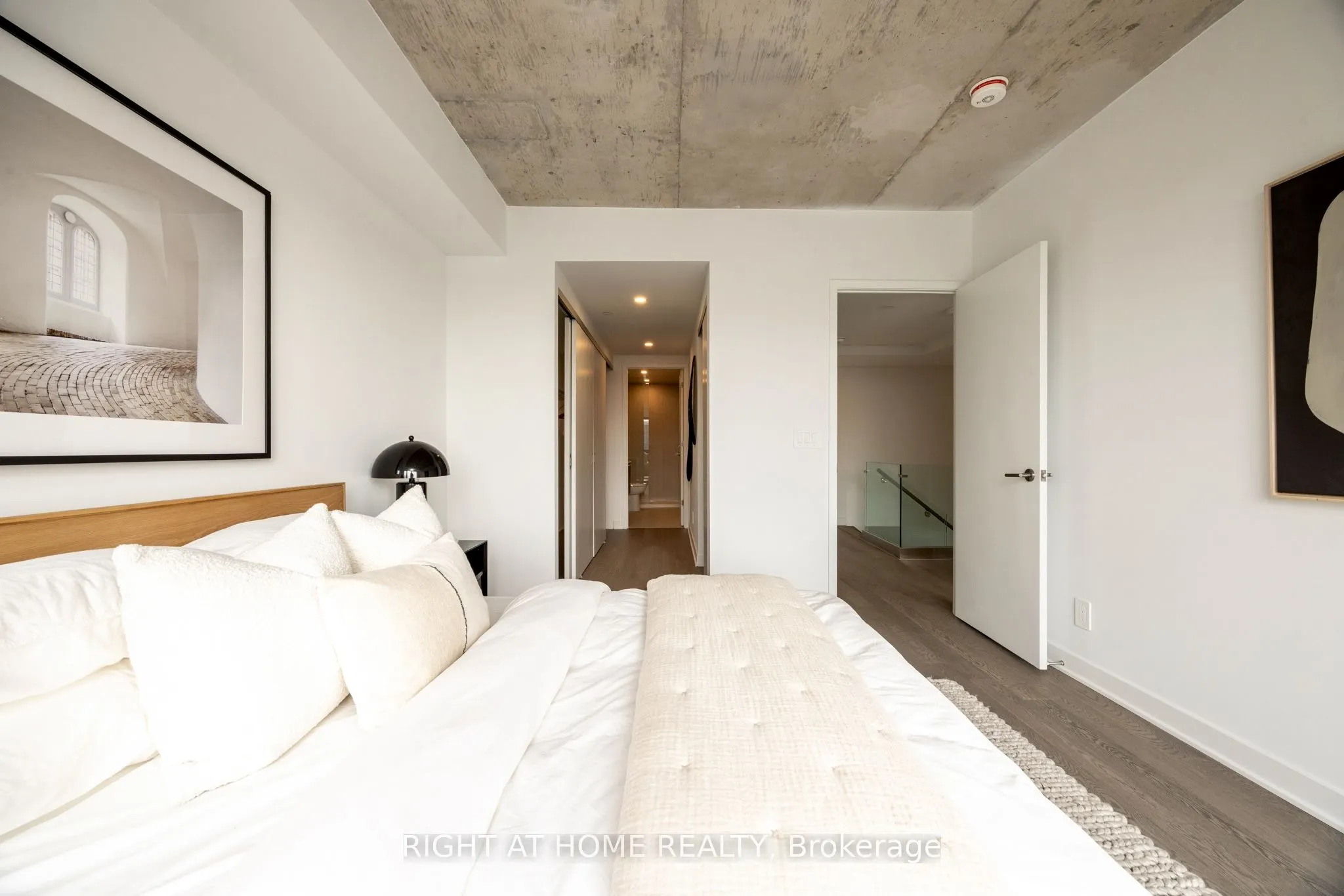 2720 Dundas Street W #607