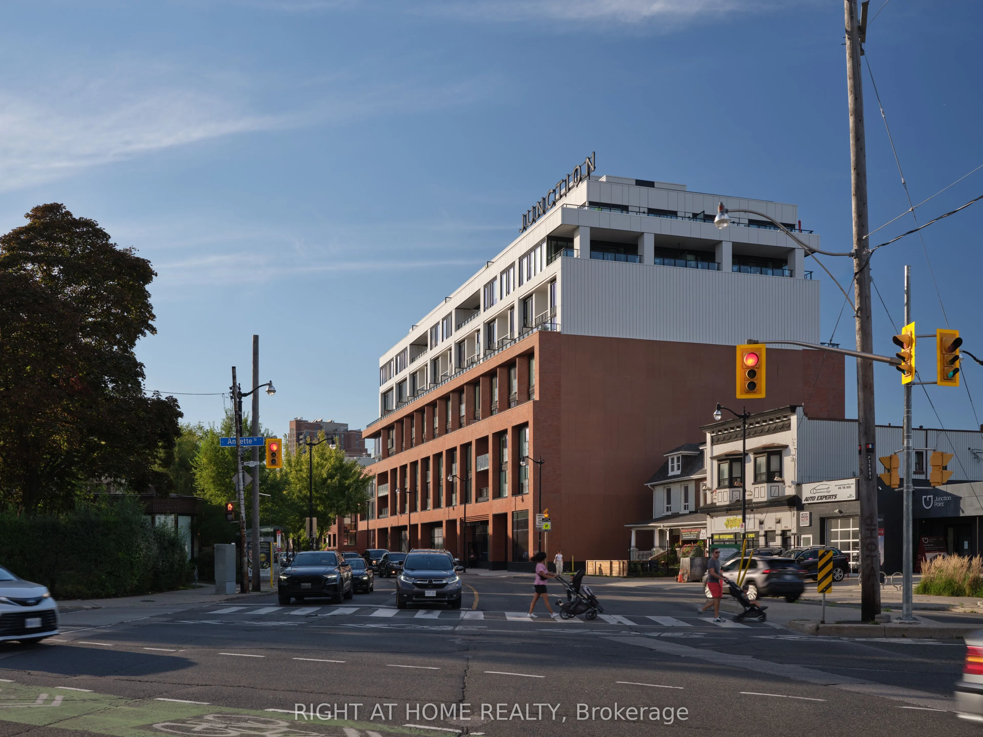 2720 Dundas Street W #607