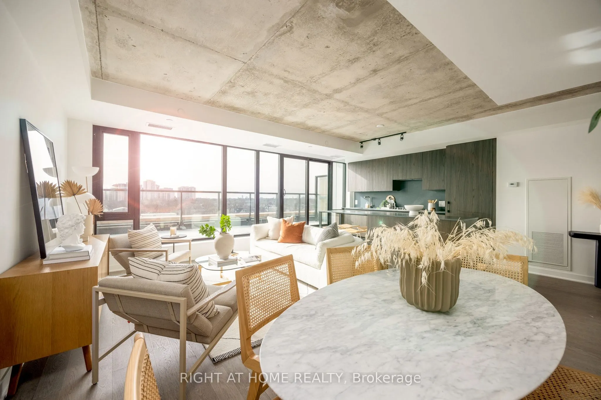 2720 Dundas Street W #607