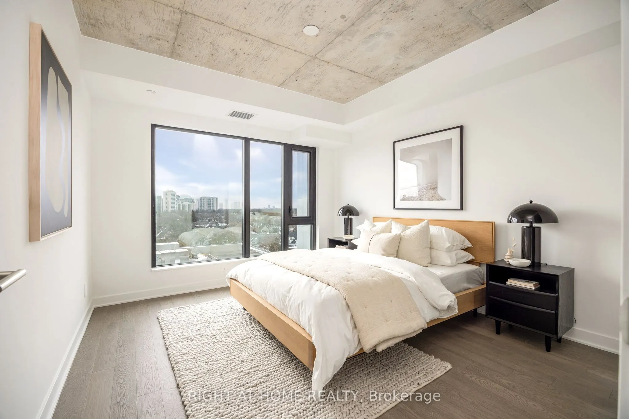 2720 Dundas Street W #607