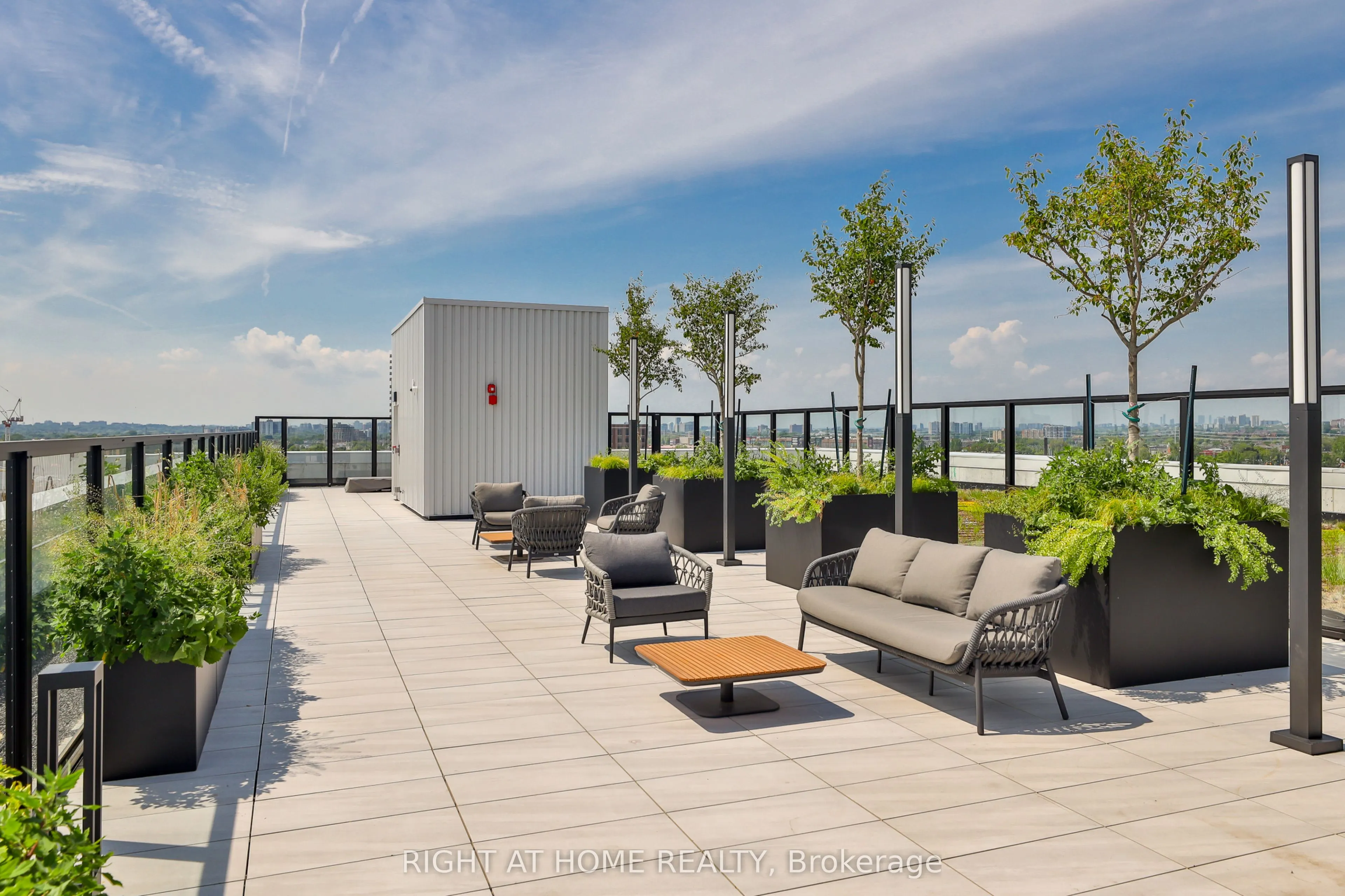 2720 Dundas Street W #607