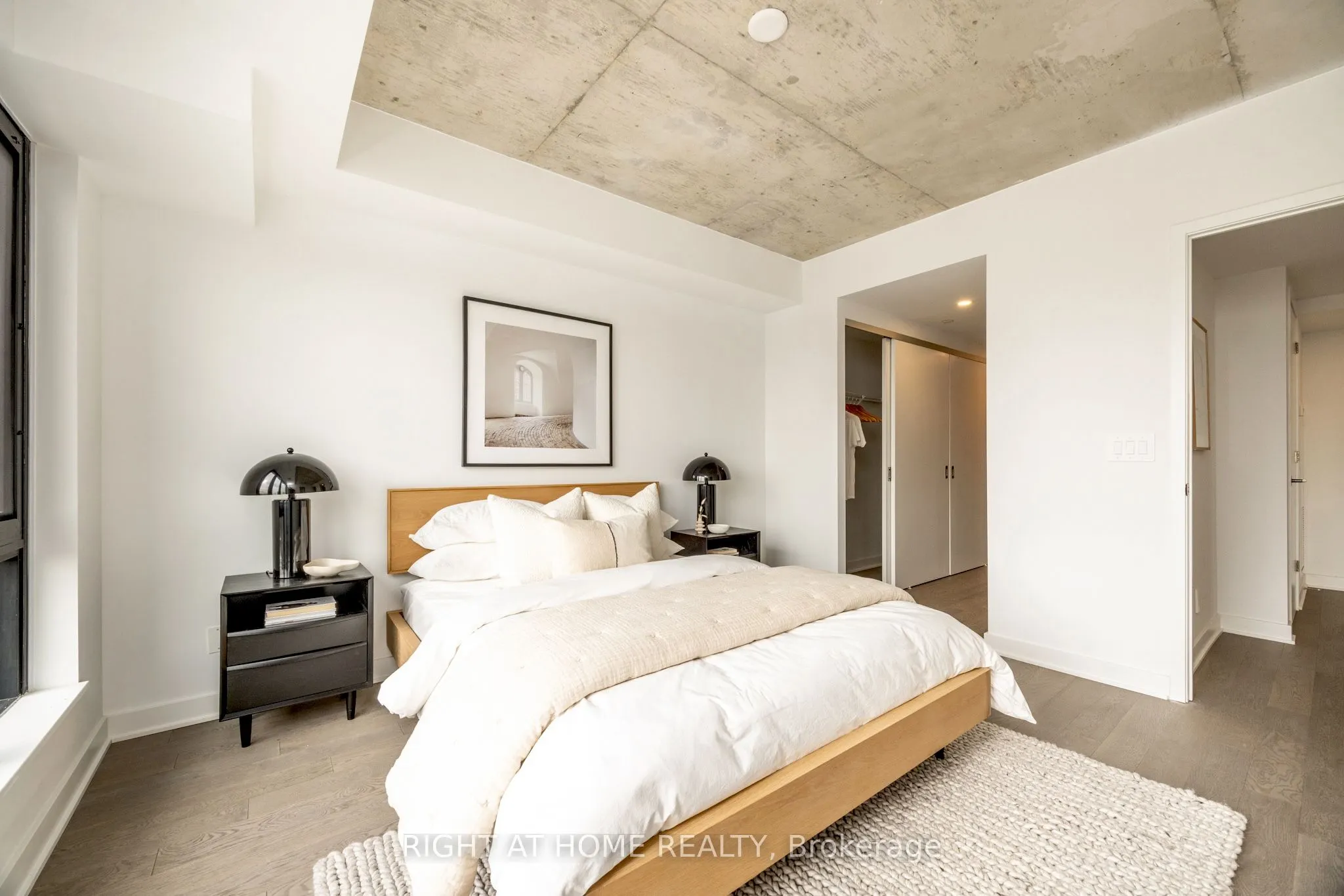 2720 Dundas Street W #607