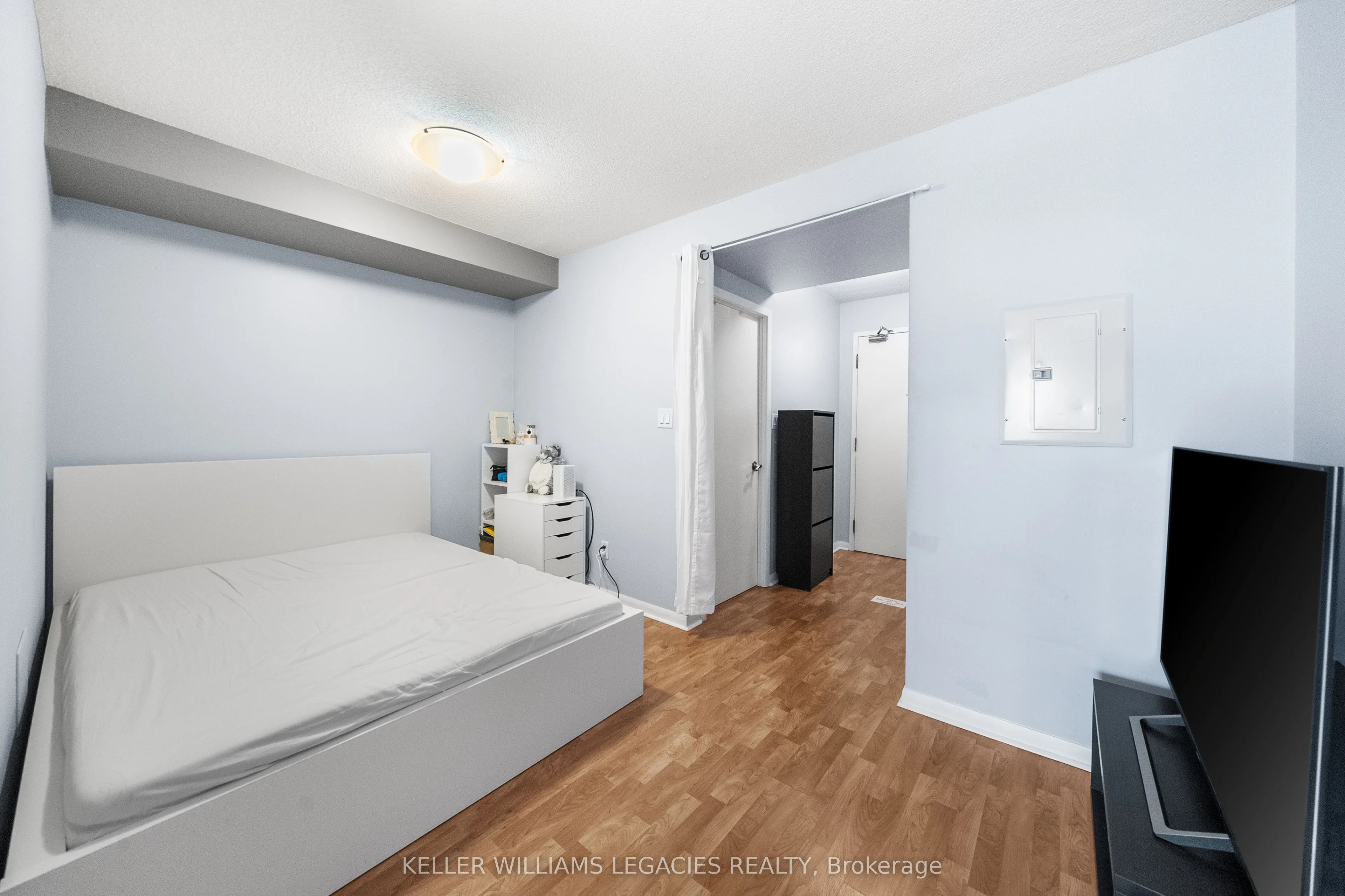 2464 Weston Road, #405