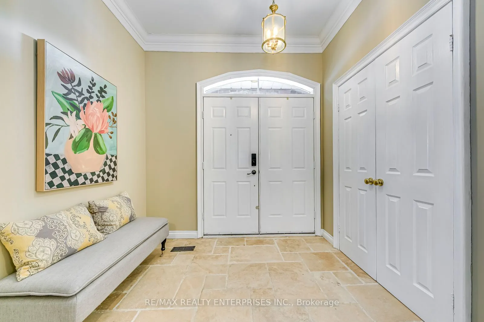1935 Calgary Court