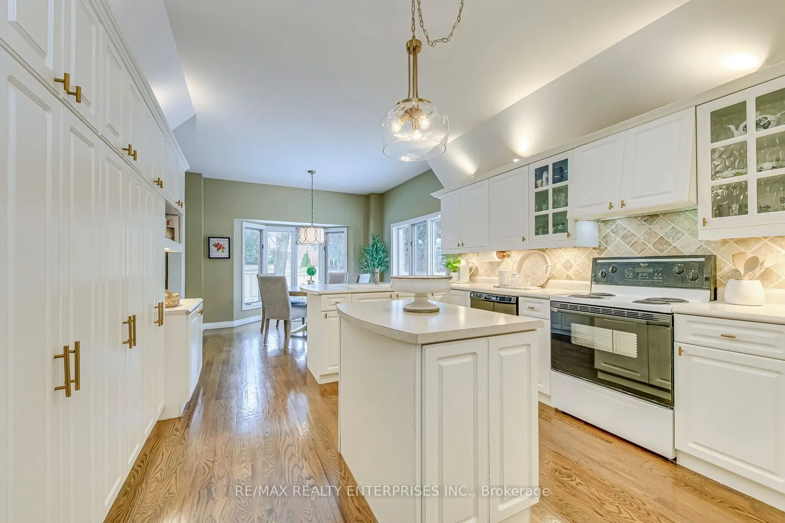 1935 Calgary Court
