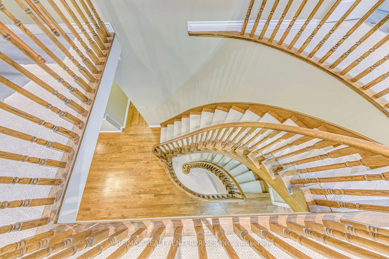 1935 Calgary Court