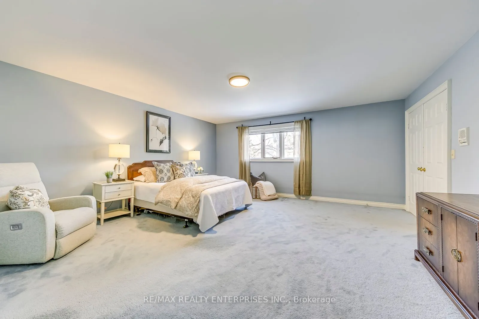 1935 Calgary Court