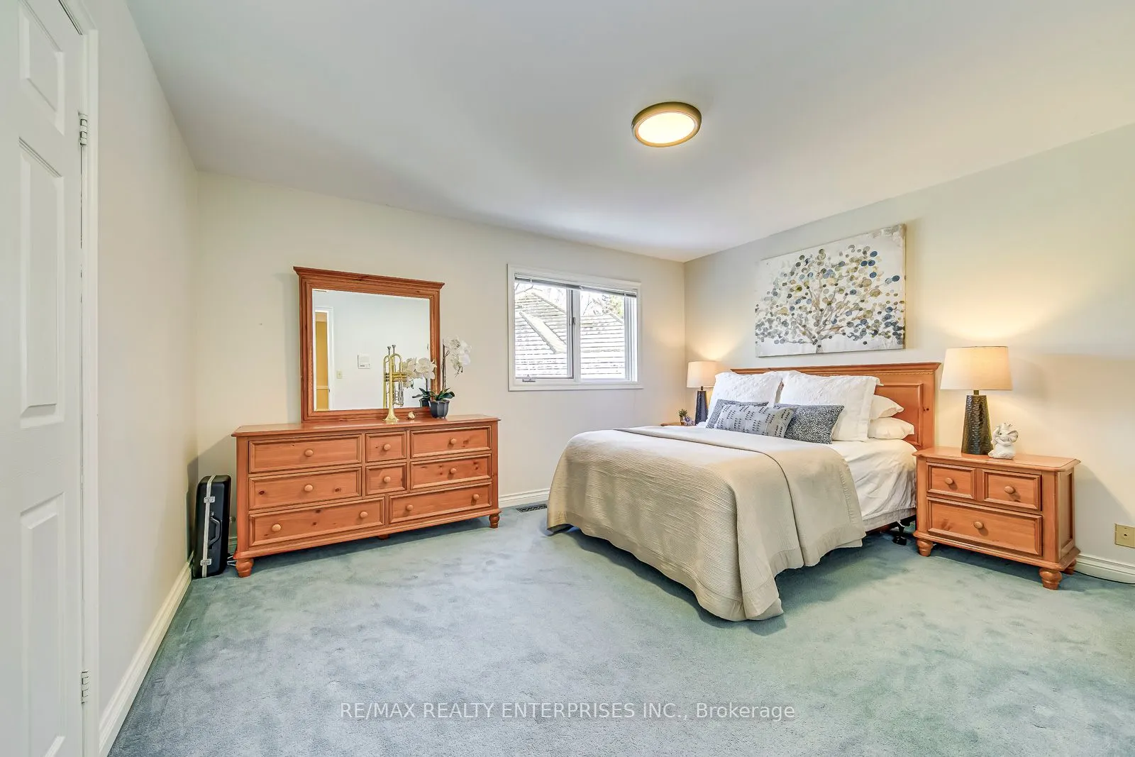 1935 Calgary Court