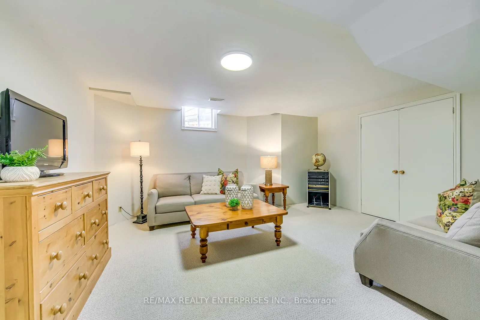 1935 Calgary Court