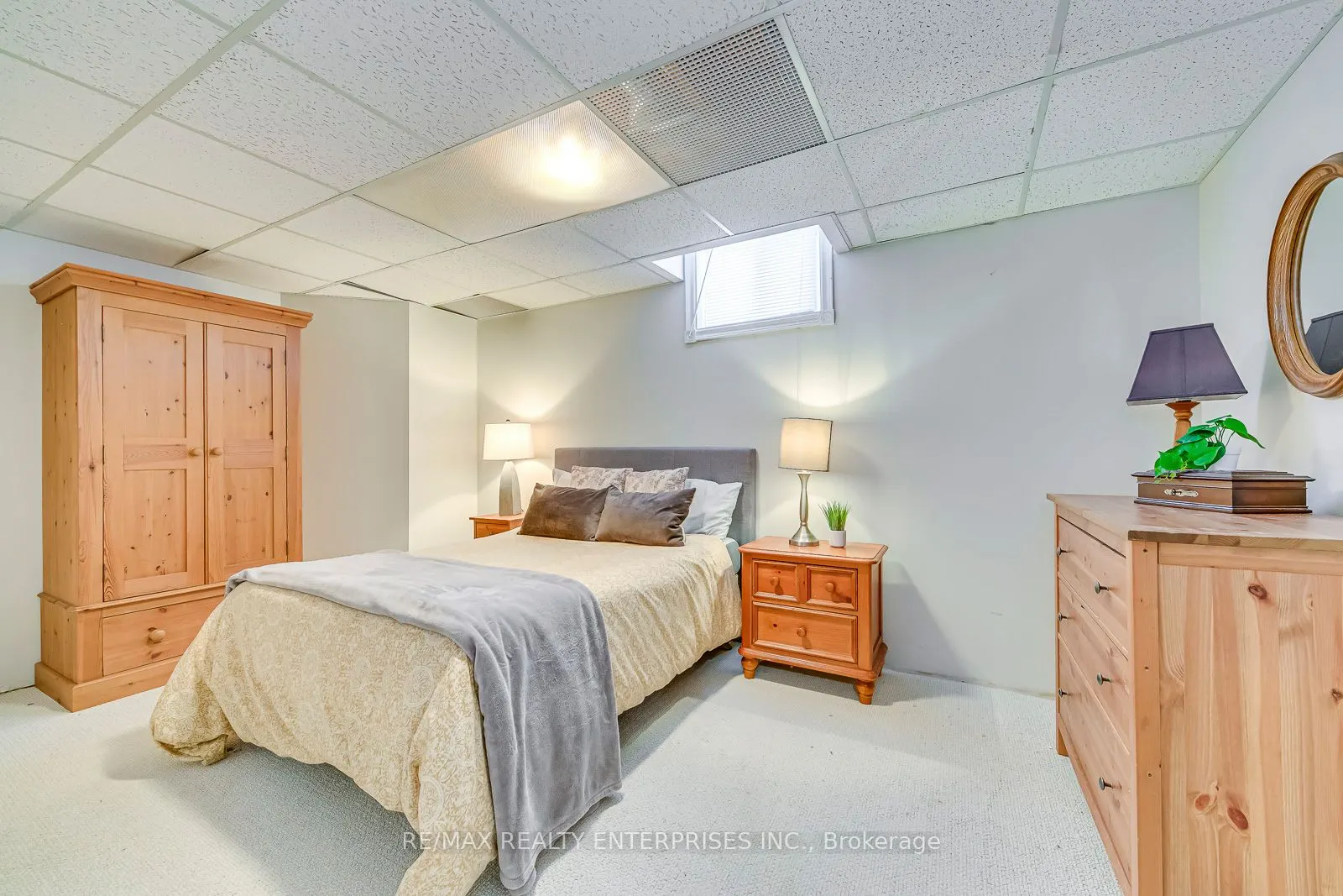 1935 Calgary Court