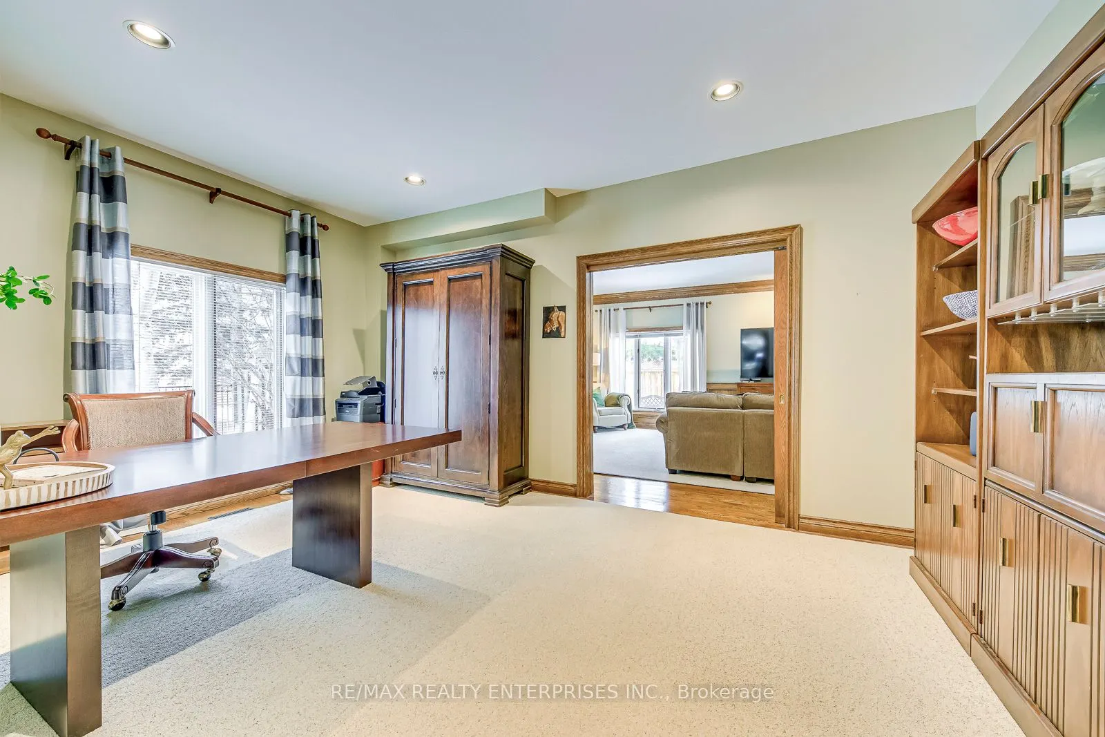 1935 Calgary Court
