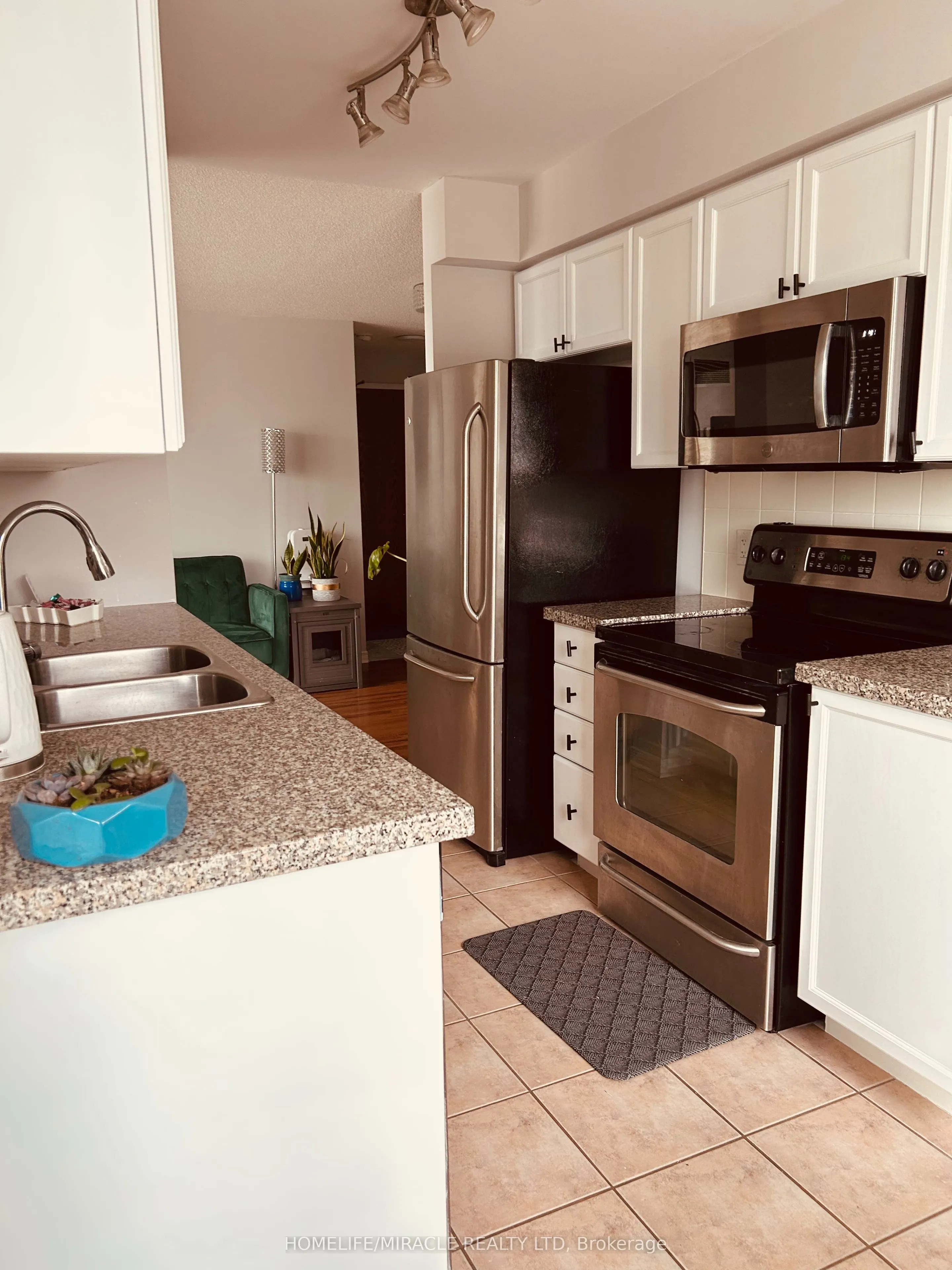 4889 Kimbermount Avenue N, #203