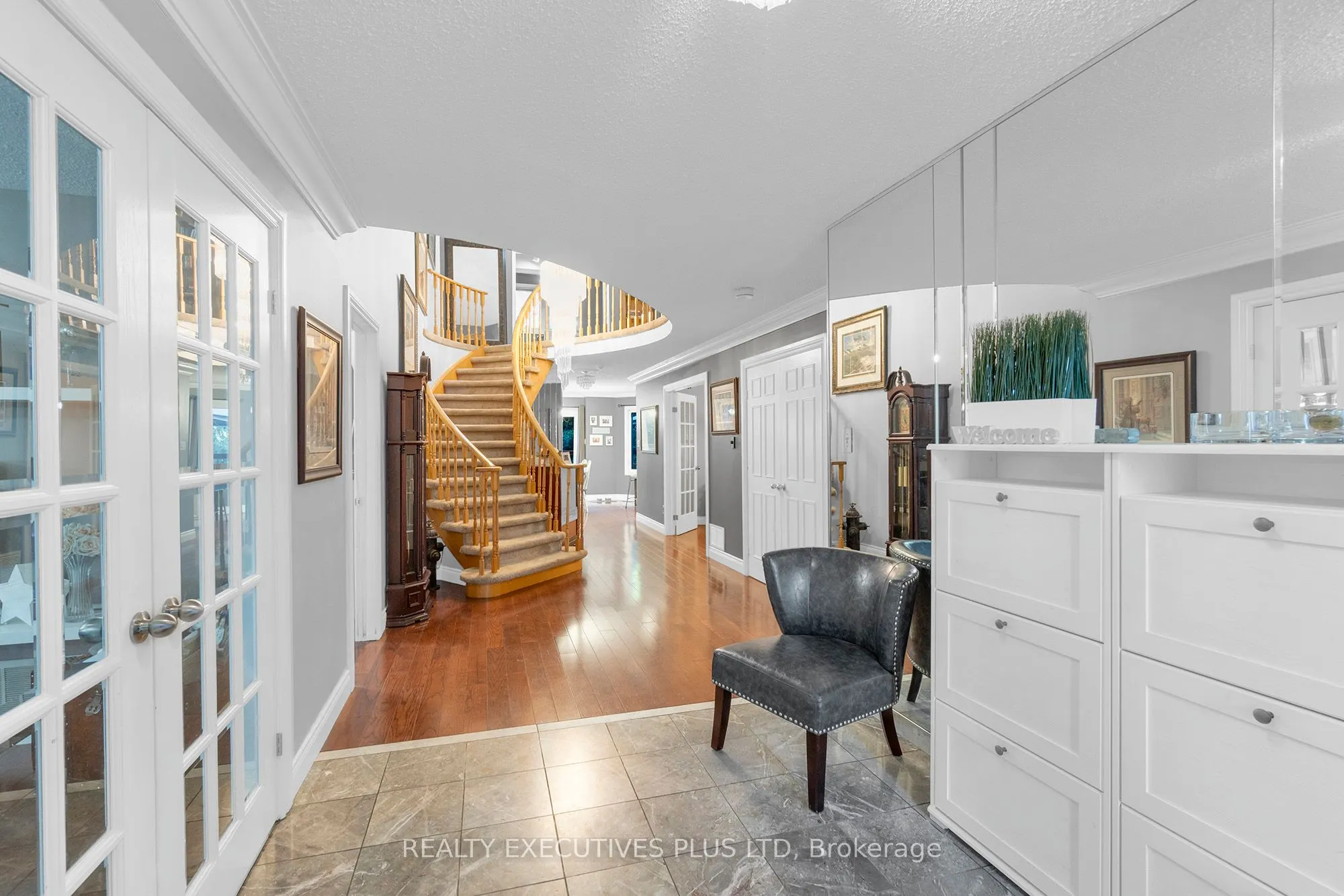 8 Lombardy Crescent
