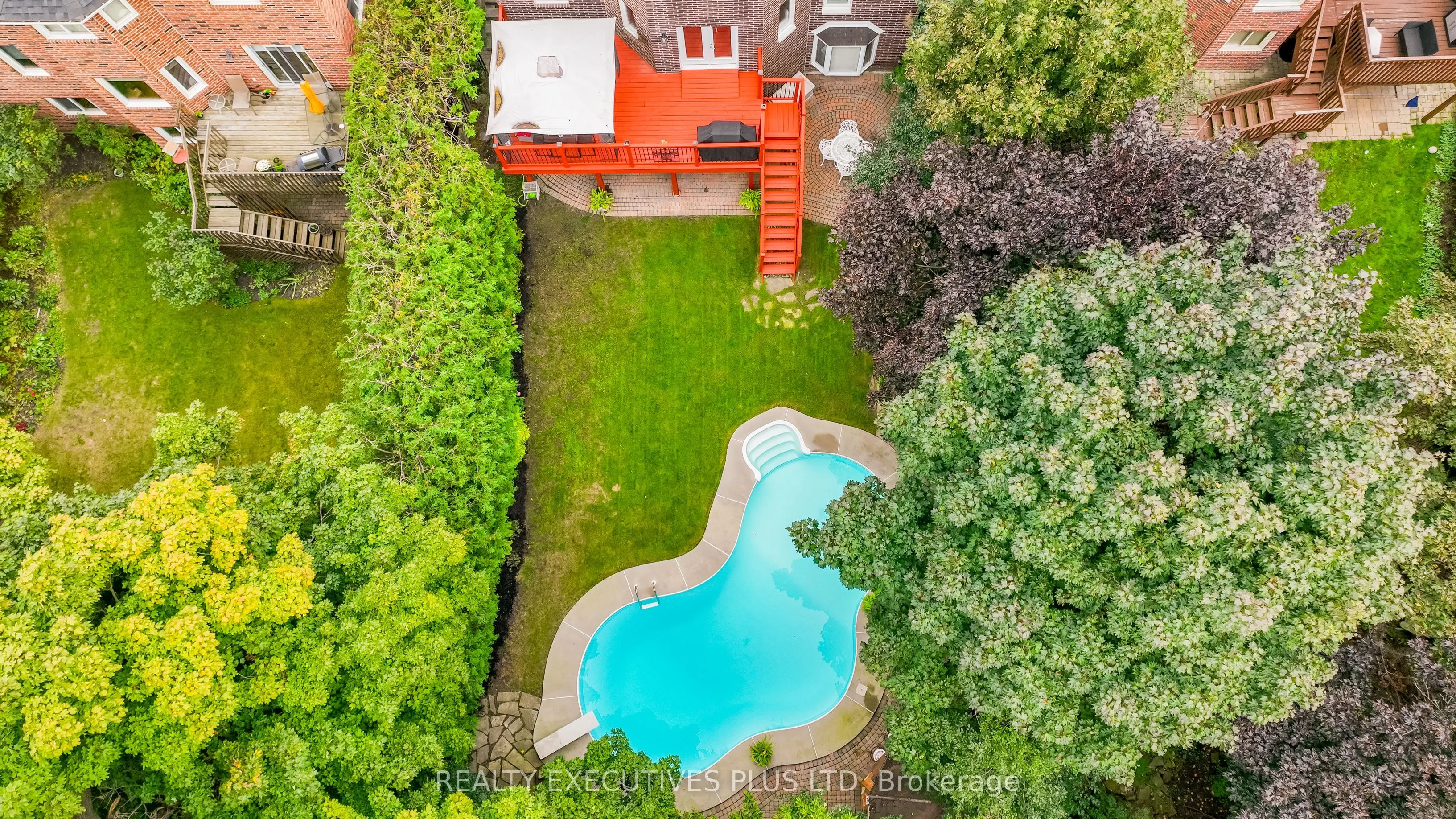 8 Lombardy Crescent