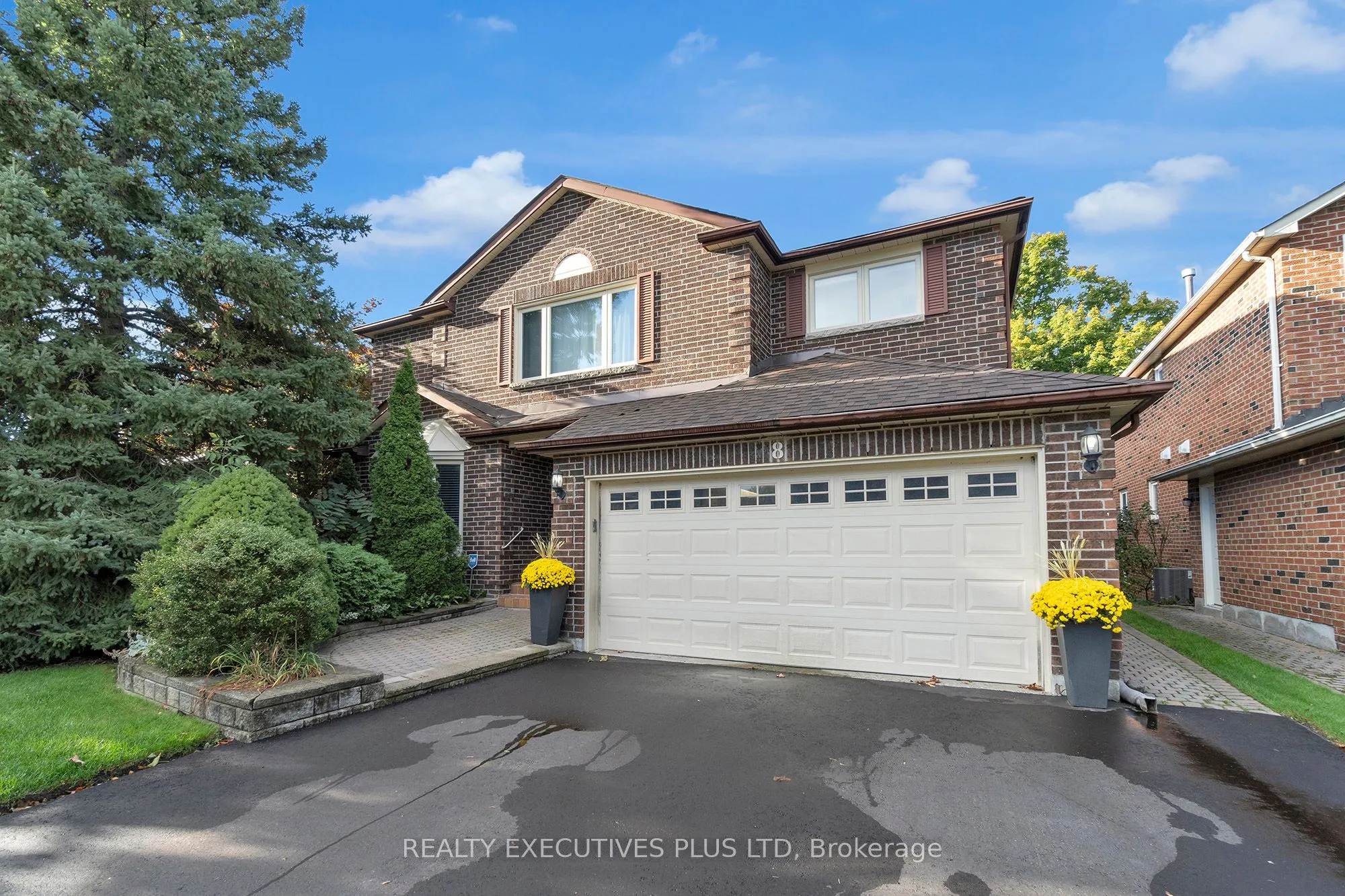 8 Lombardy Crescent