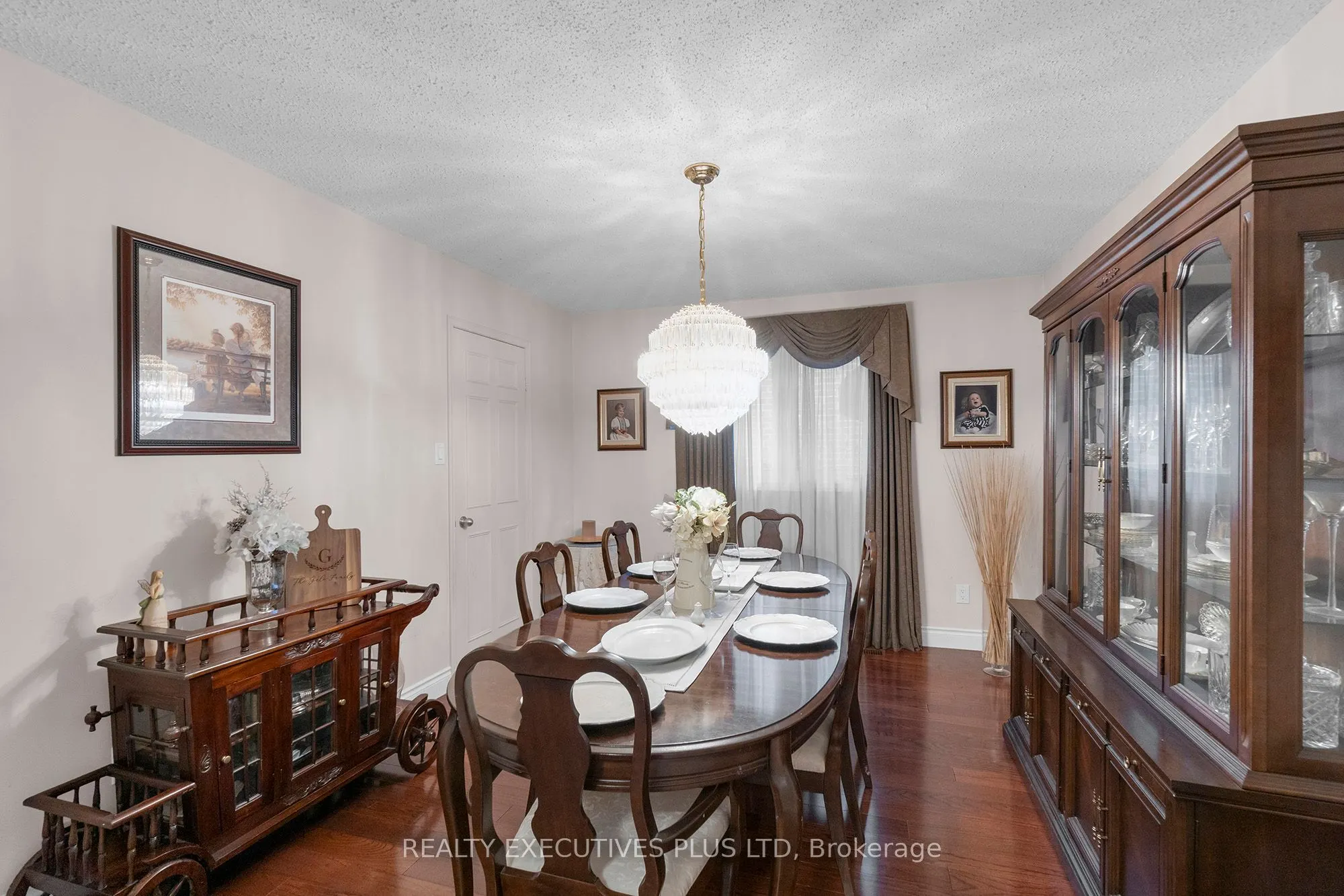 8 Lombardy Crescent